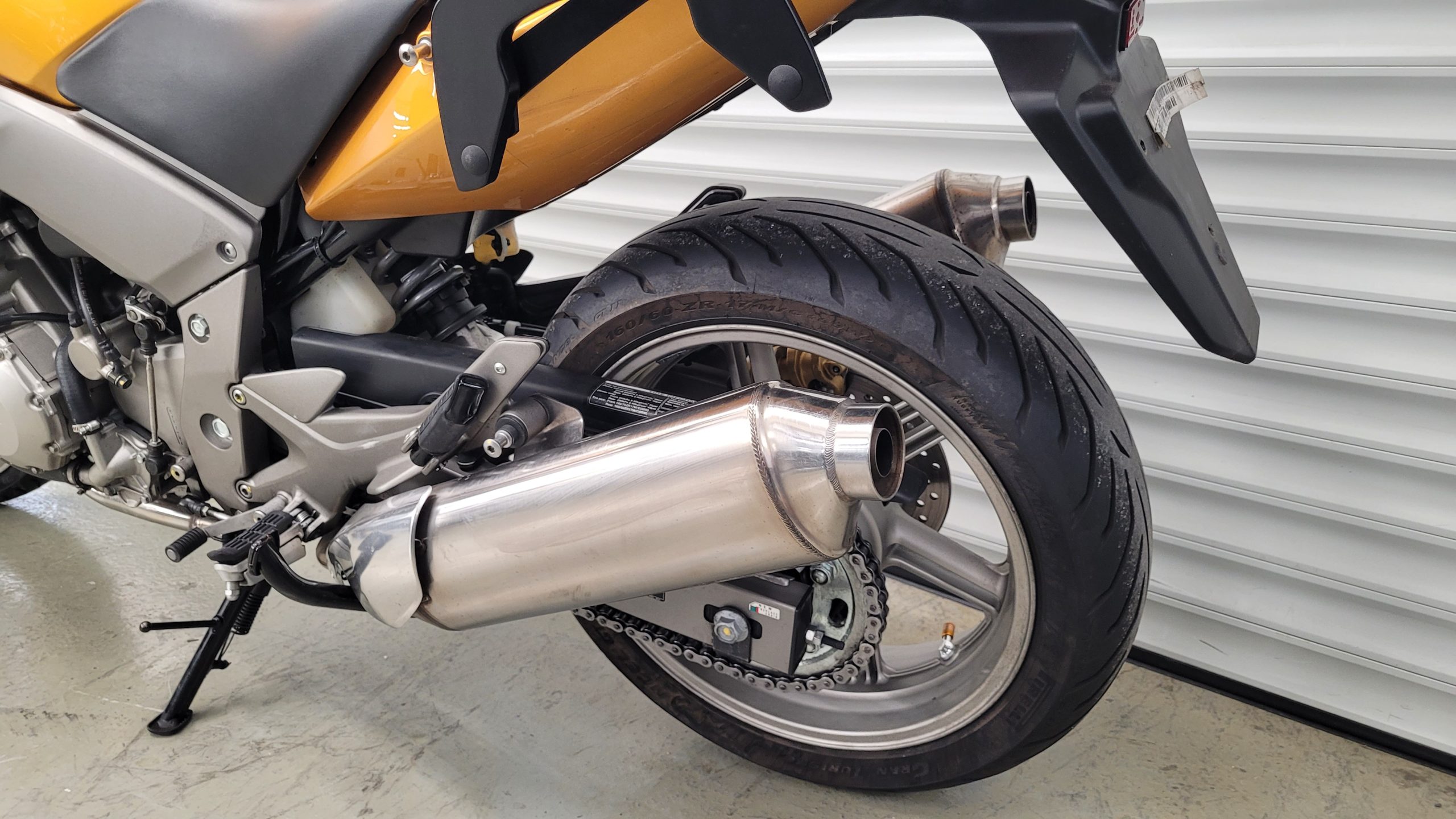 
								HONDA CBF 1000 vollständig									