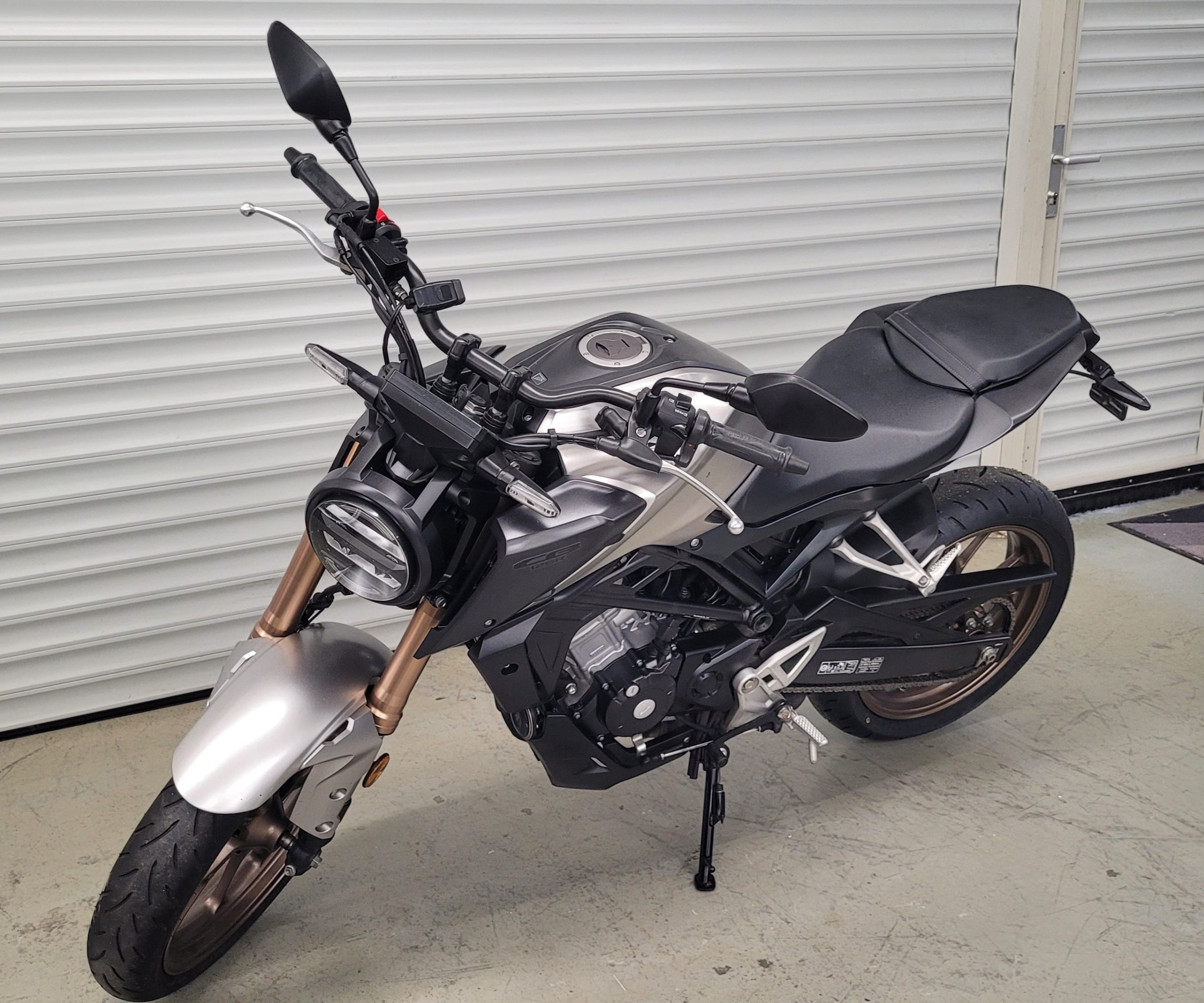 
								HONDA CB 125 R vollständig									