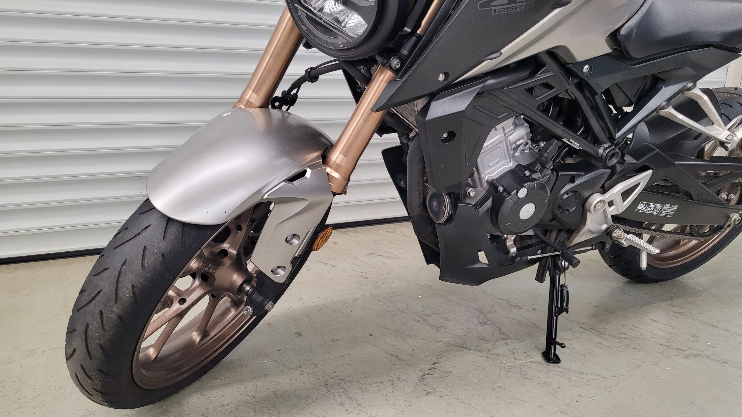 
								HONDA CB 125 R vollständig									