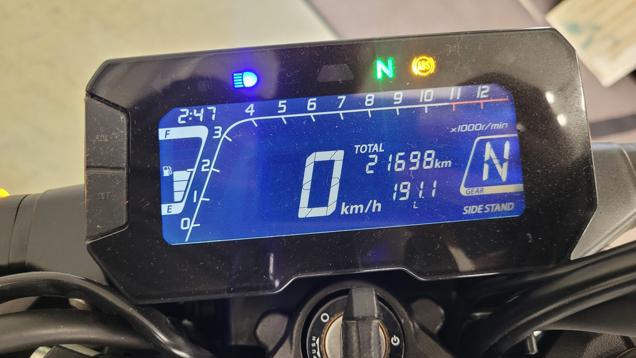 
								HONDA CB 125 R vollständig									