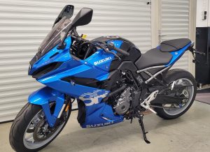 SUZUKI GSX-8R