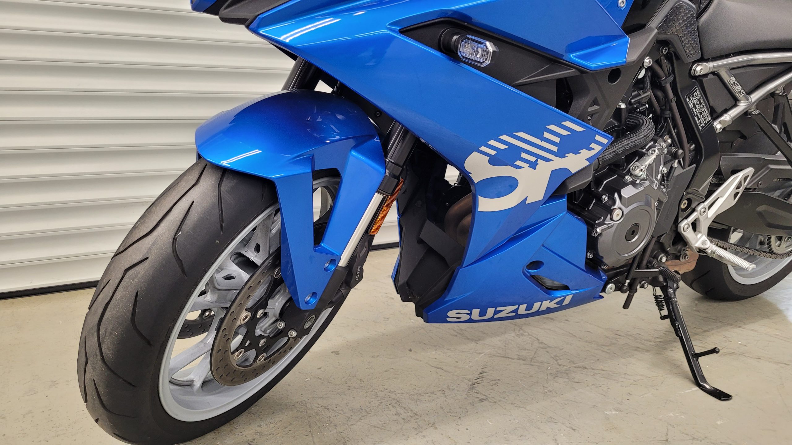 
								SUZUKI GSX-8R vollständig									