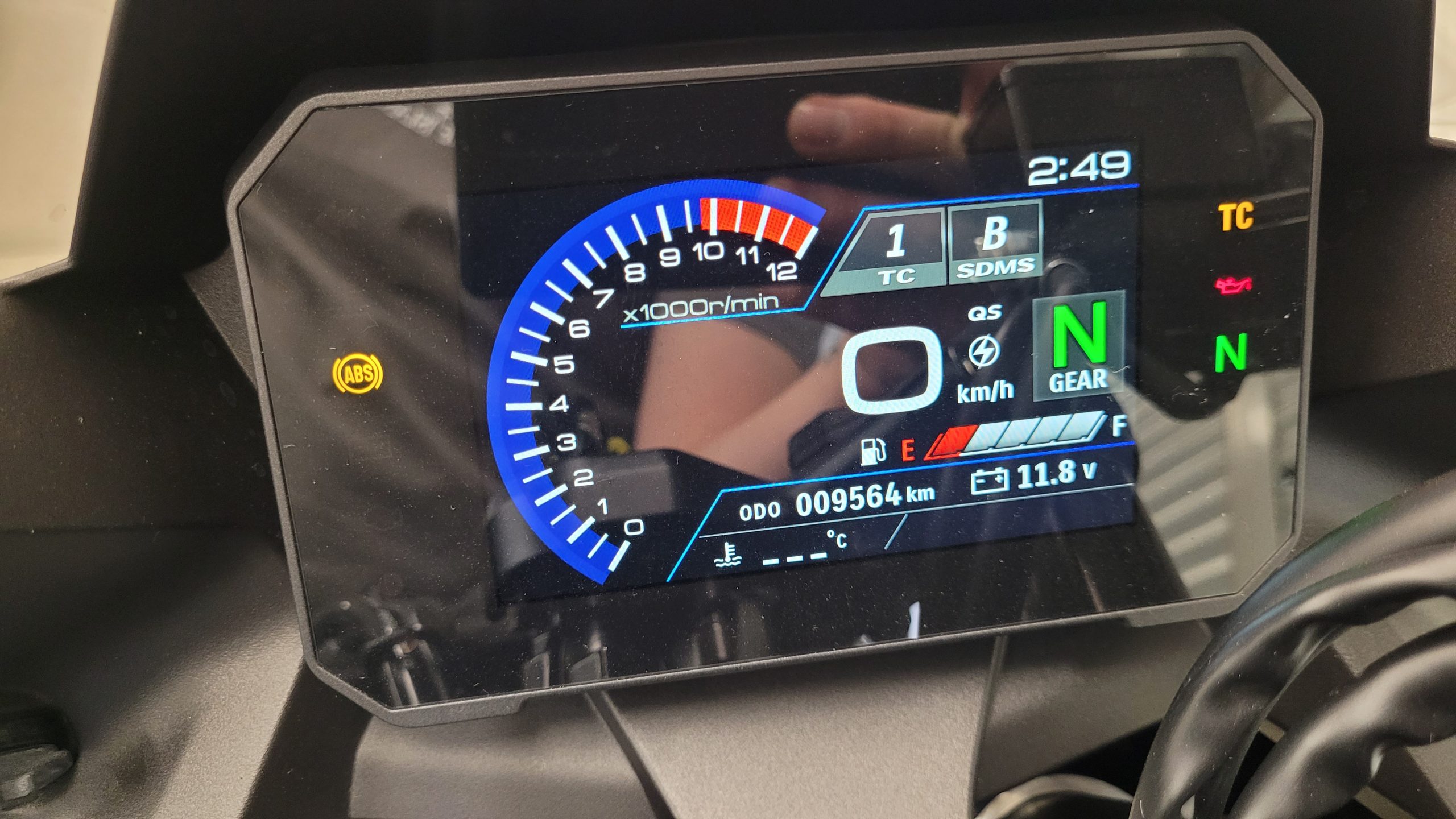 
								SUZUKI GSX-8R vollständig									