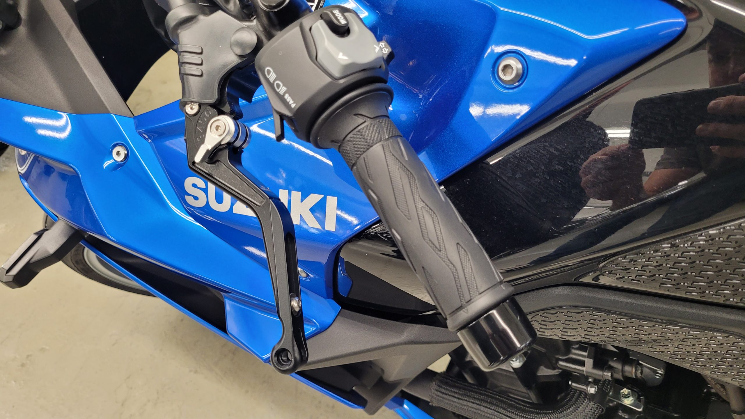 
								SUZUKI GSX-8R vollständig									