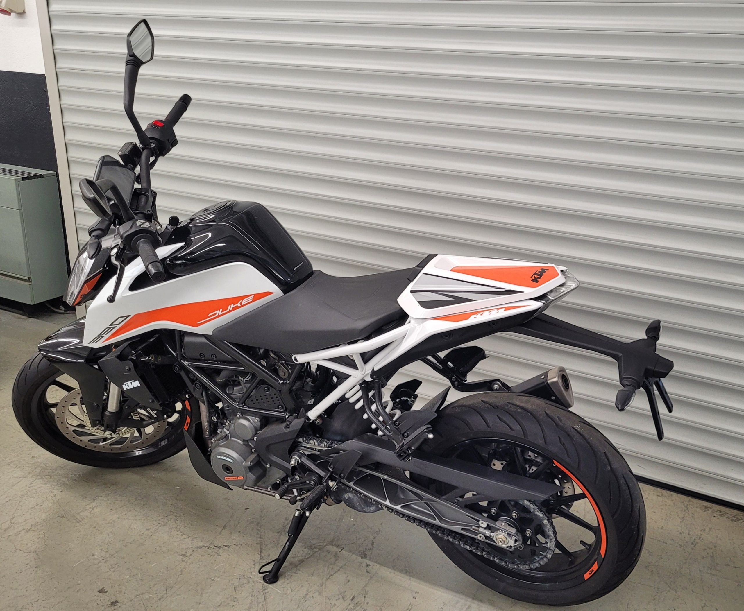 
								KTM DUKE 390 vollständig									