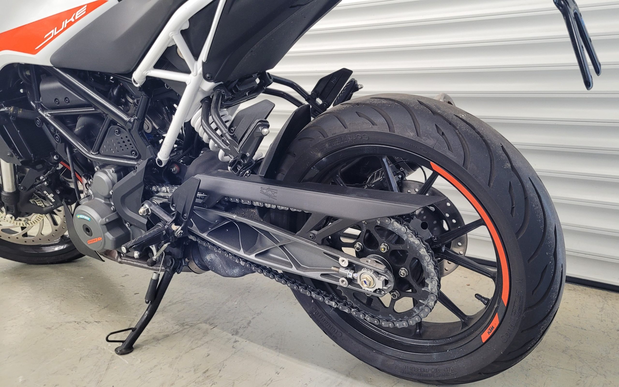 
								KTM DUKE 390 vollständig									