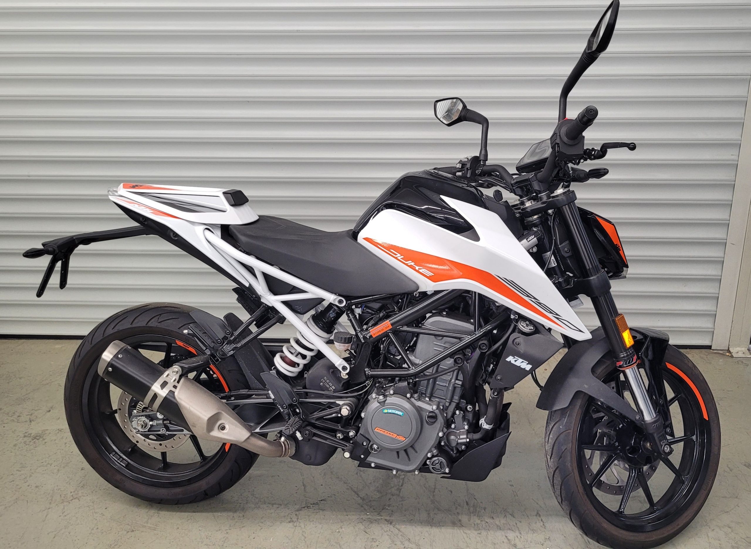 
								KTM DUKE 390 vollständig									