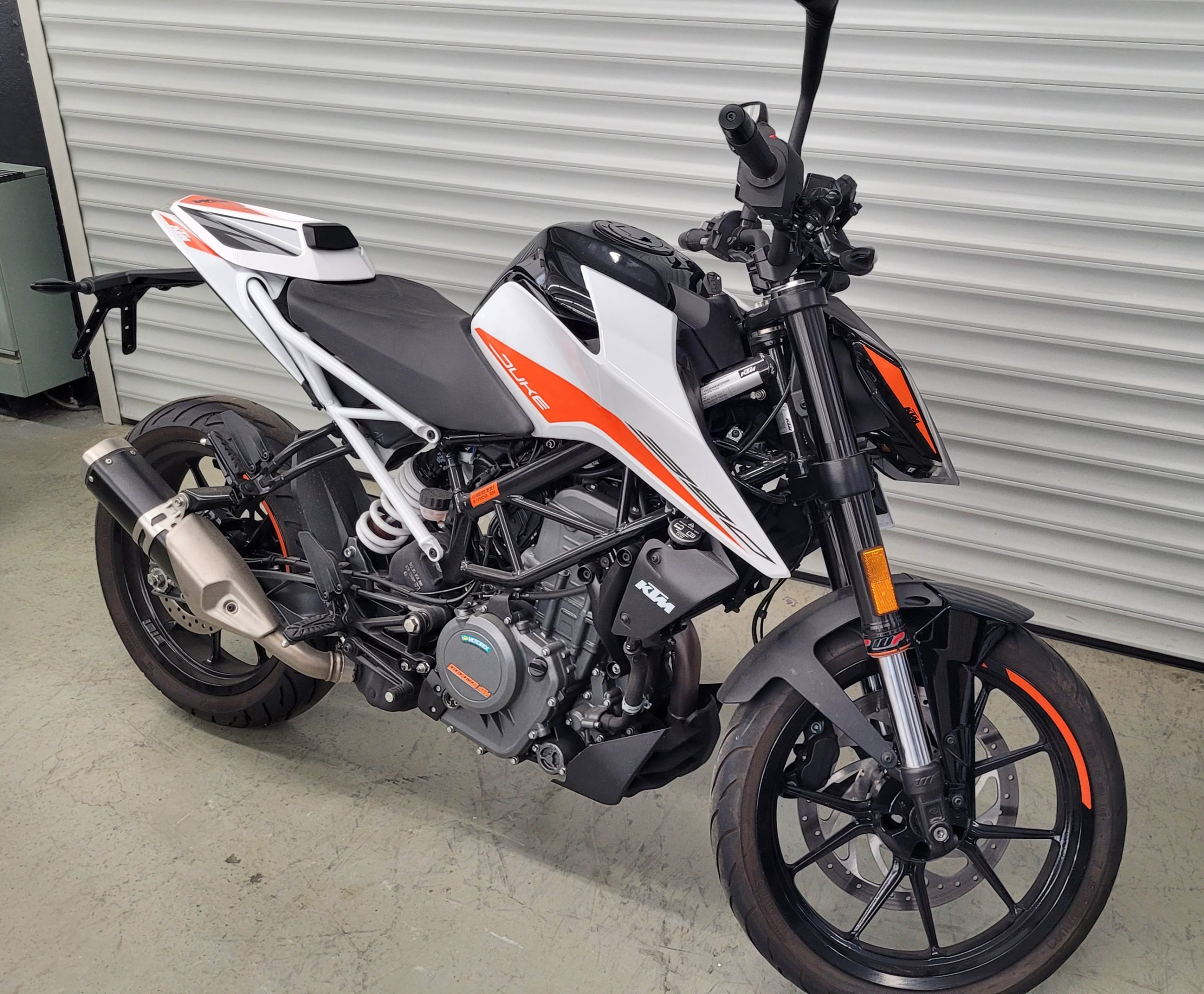 
								KTM DUKE 390 vollständig									