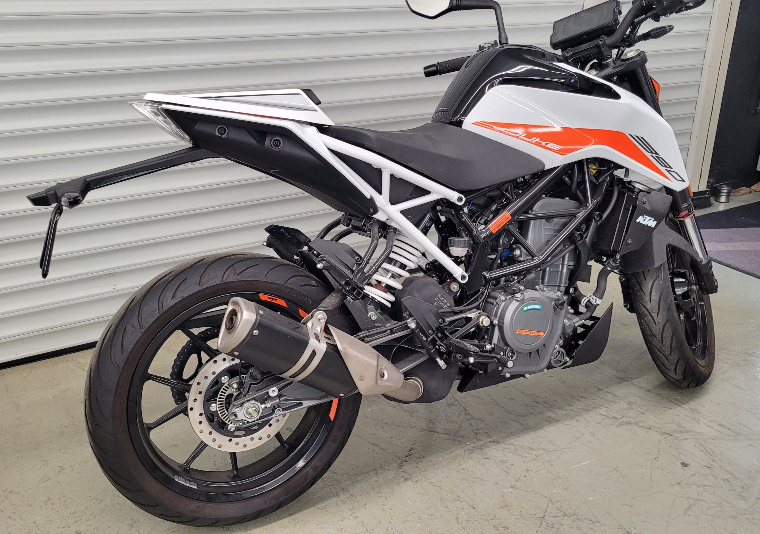 
								KTM DUKE 390 vollständig									