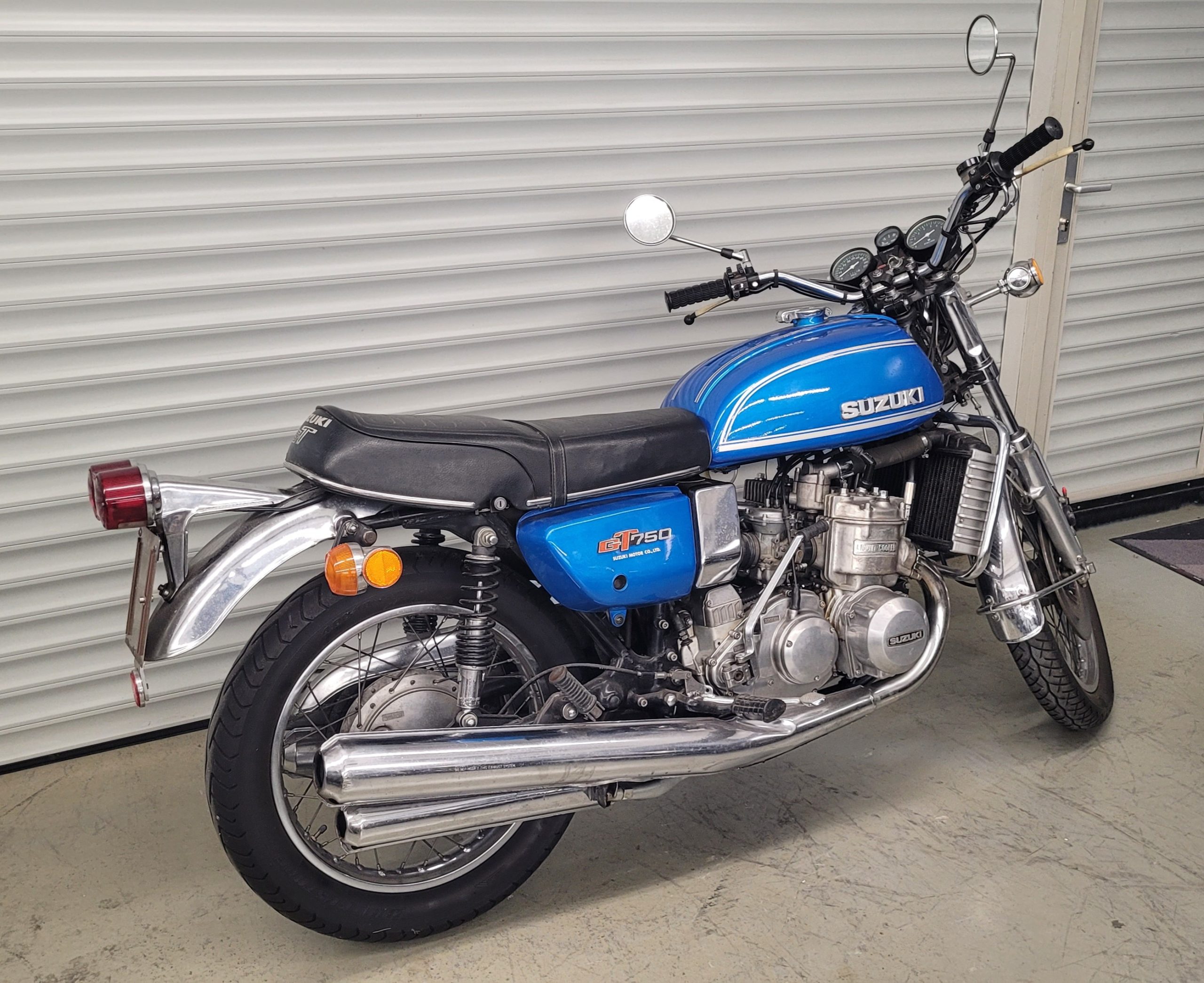 
								SUZUKI GT 750 vollständig									