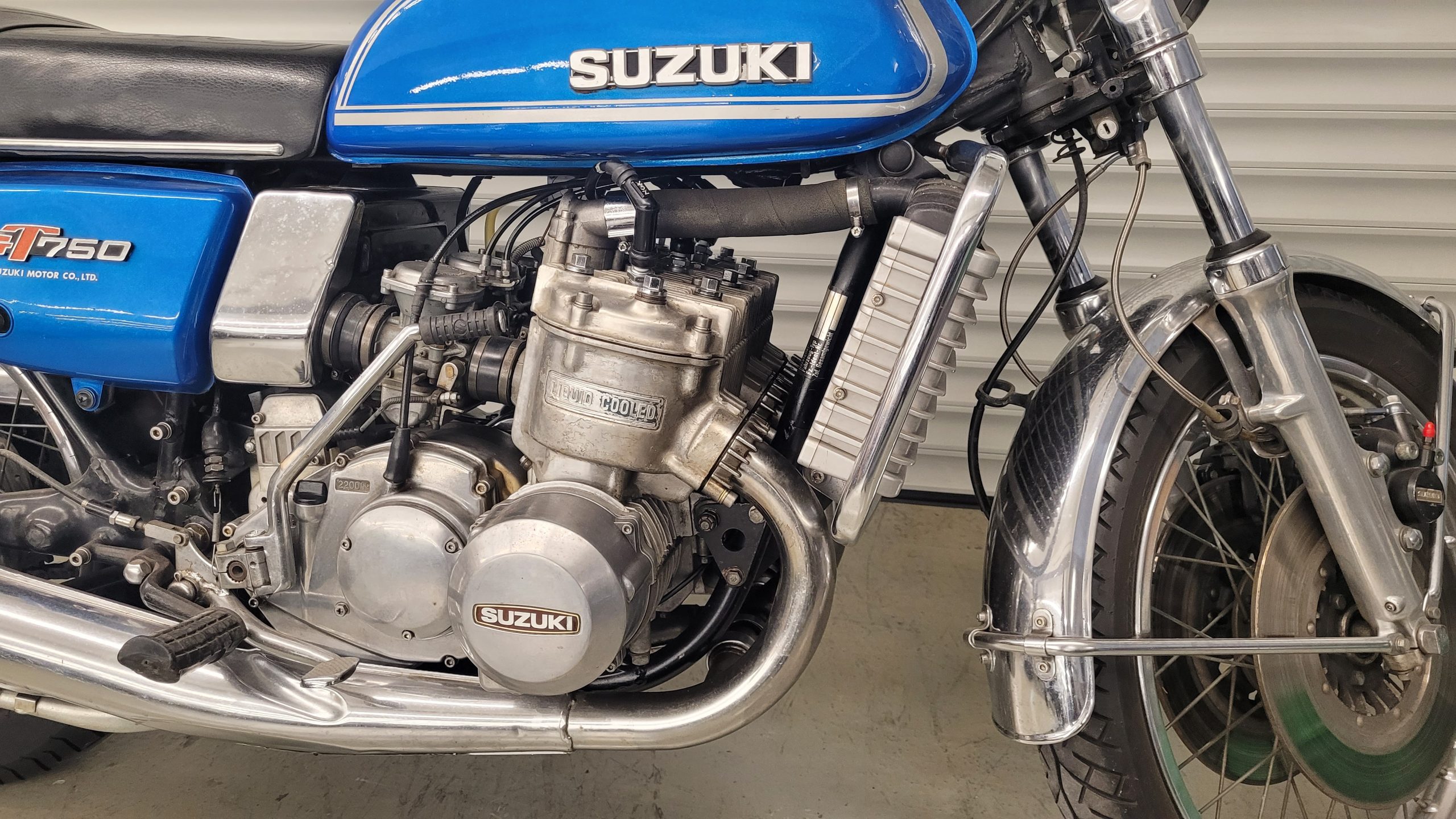 
								SUZUKI GT 750 vollständig									