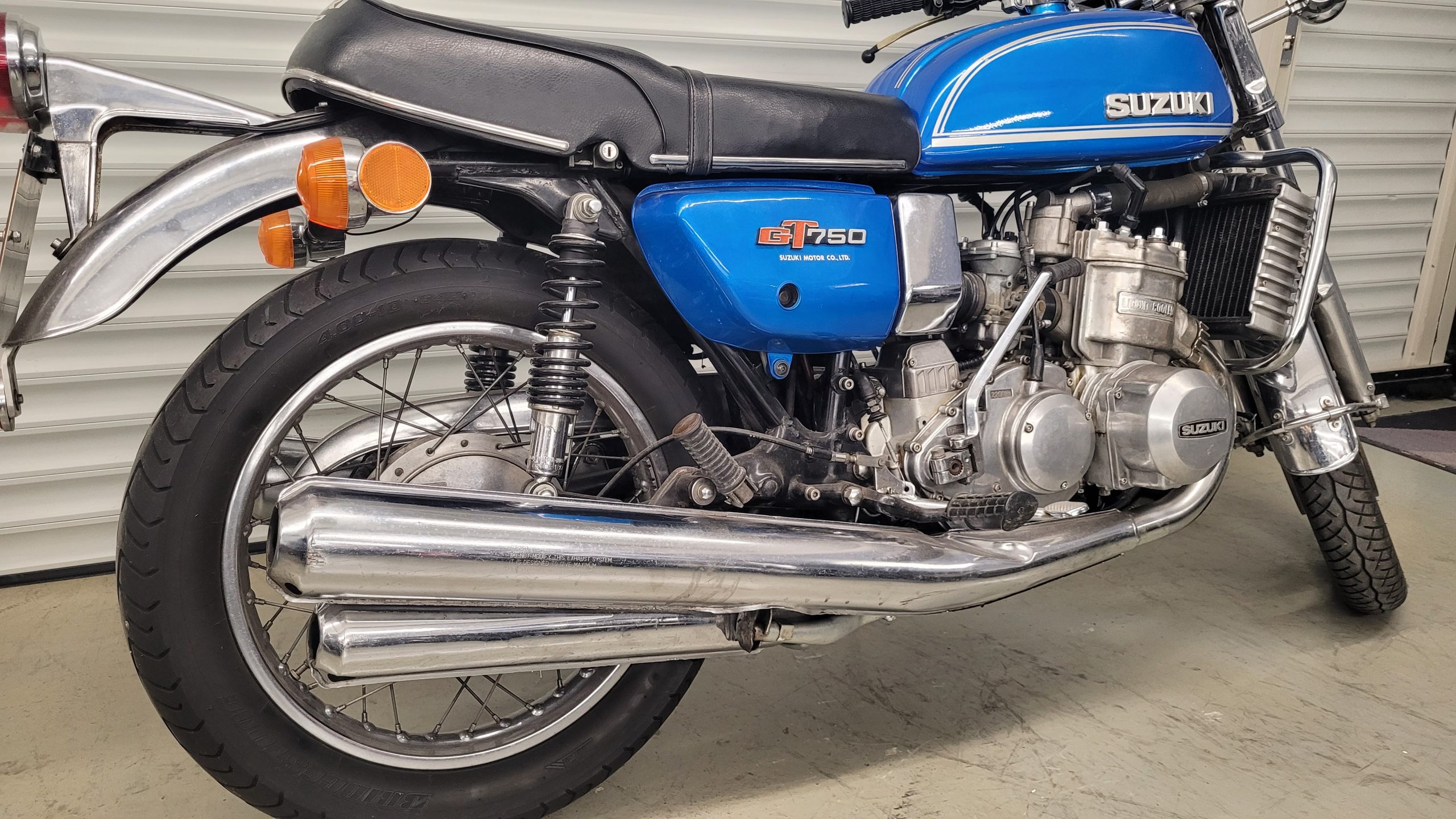 
								SUZUKI GT 750 vollständig									