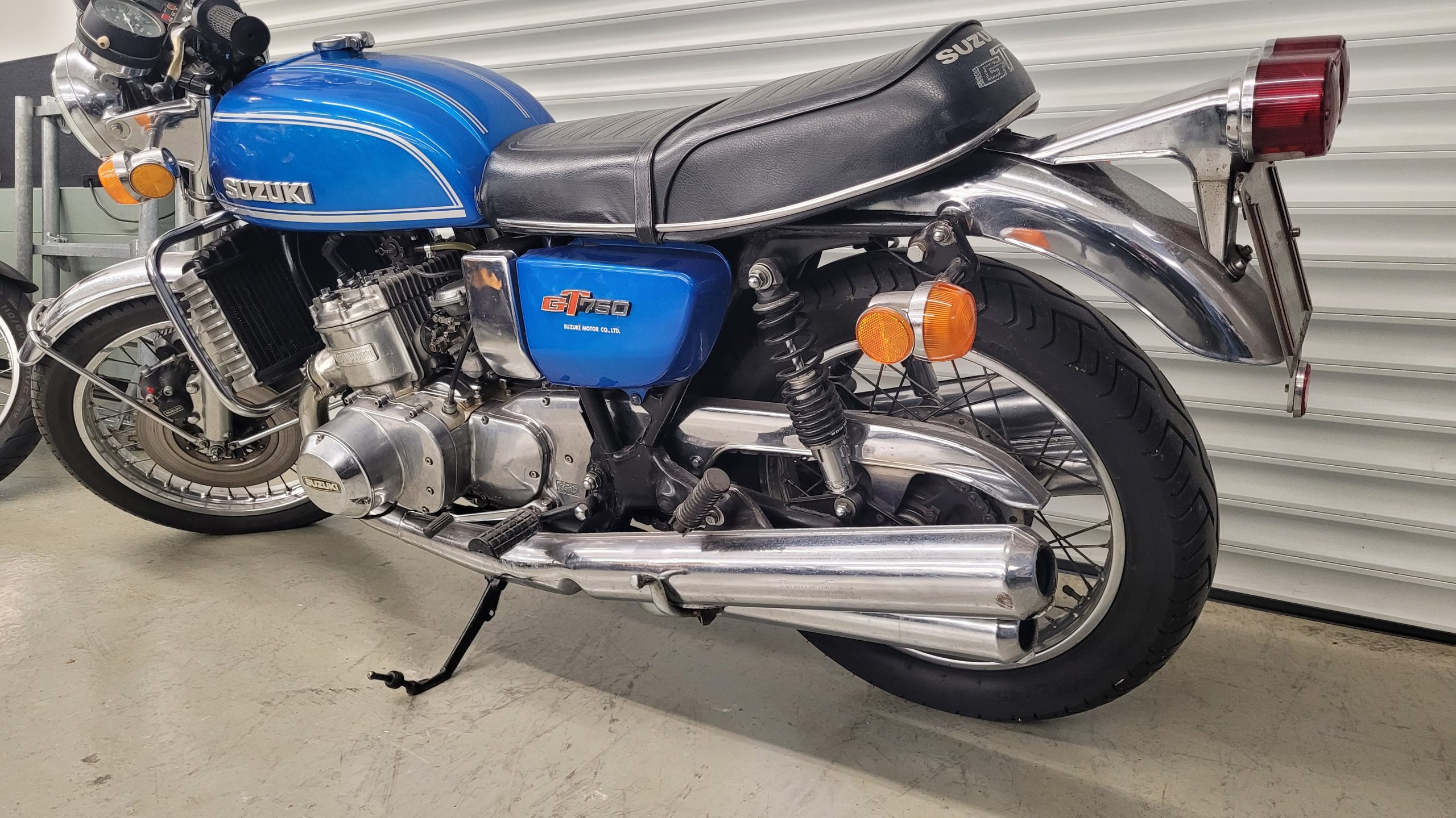 
								SUZUKI GT 750 vollständig									