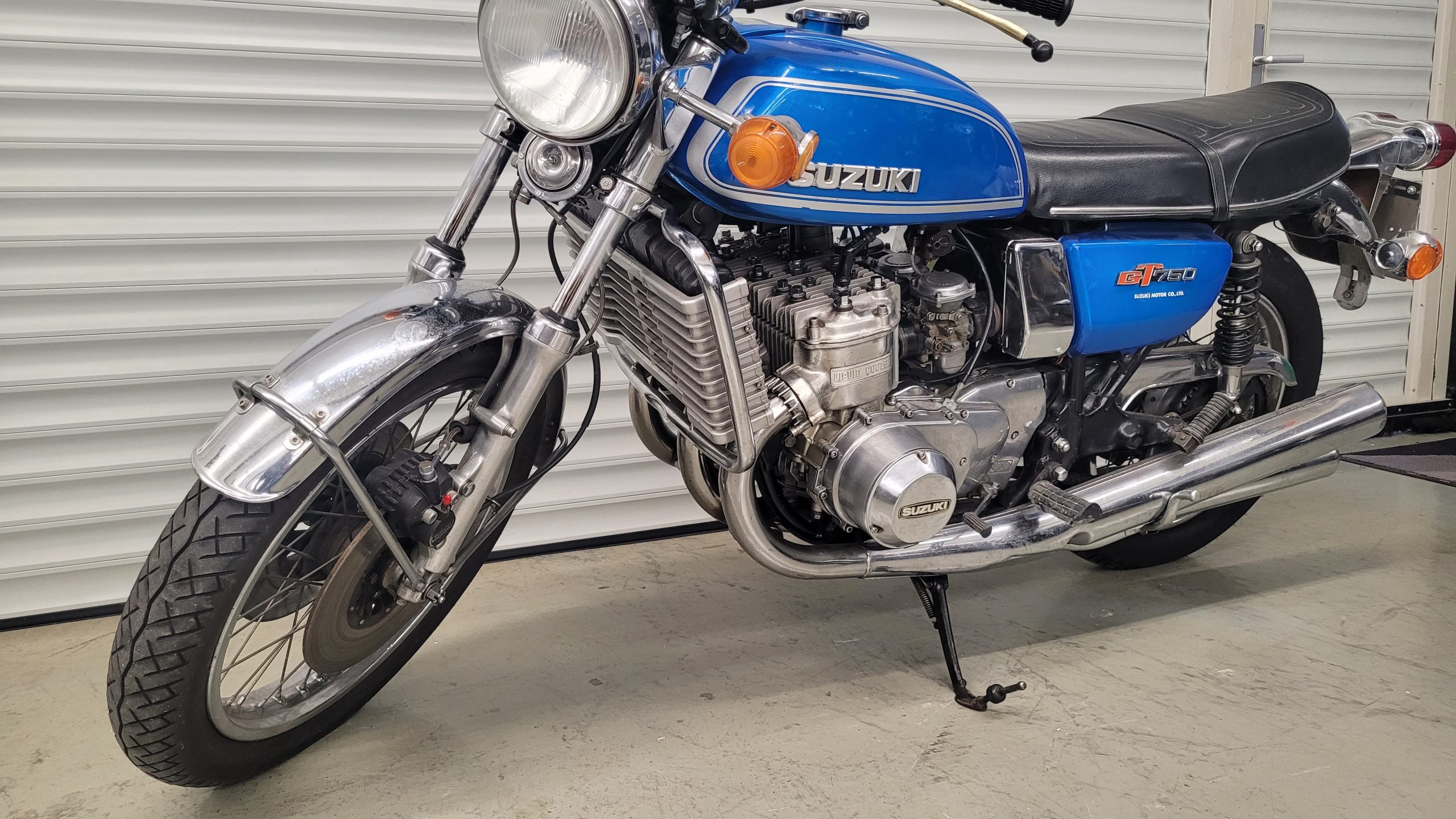 
								SUZUKI GT 750 vollständig									