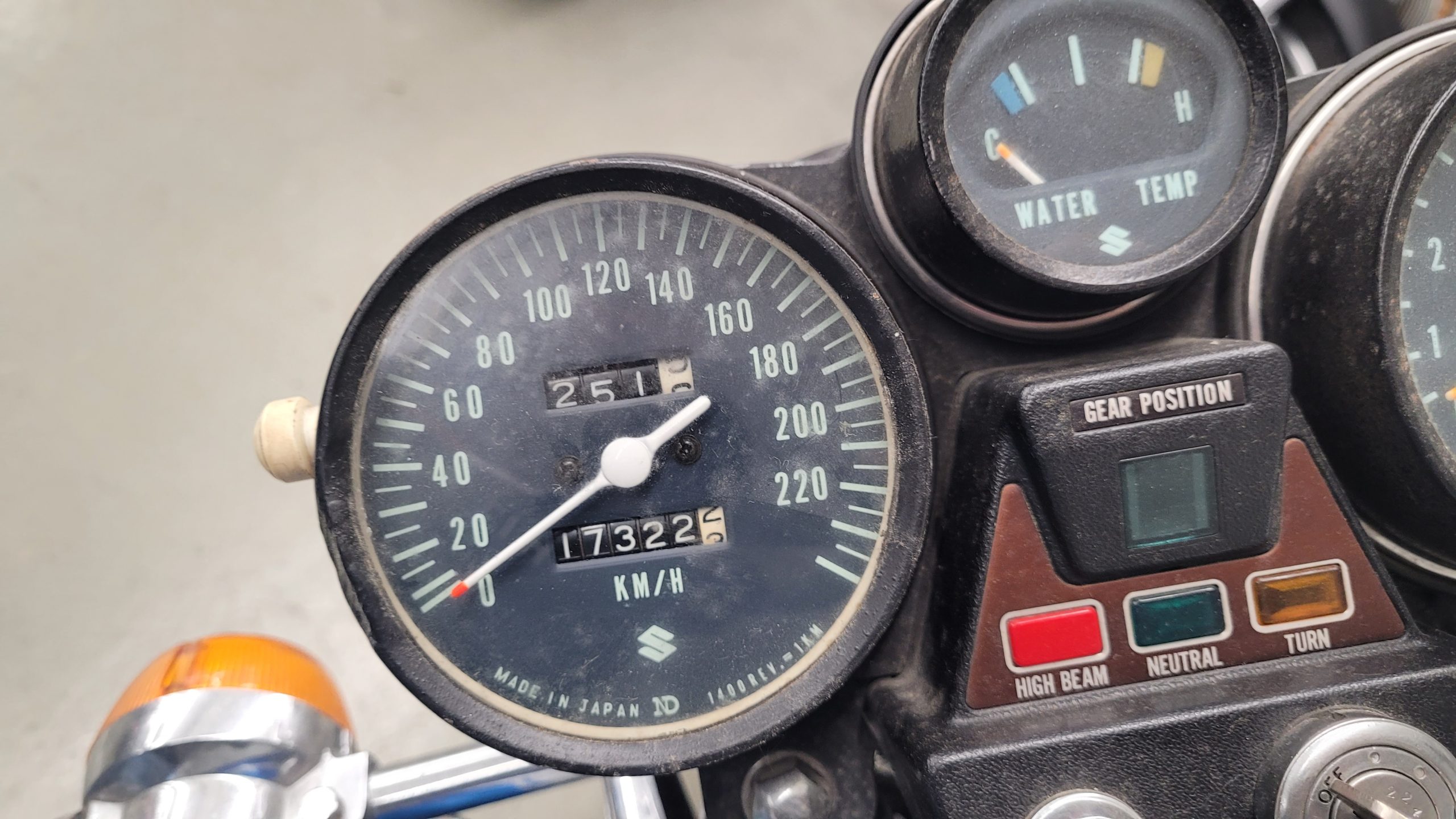 
								SUZUKI GT 750 vollständig									