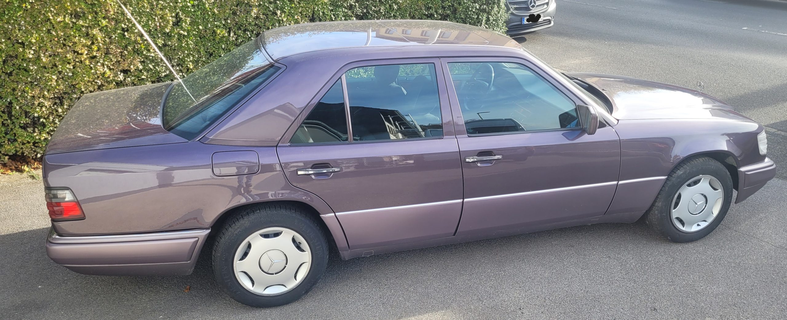 
								MERCEDES-BENZ E 220 vollständig									