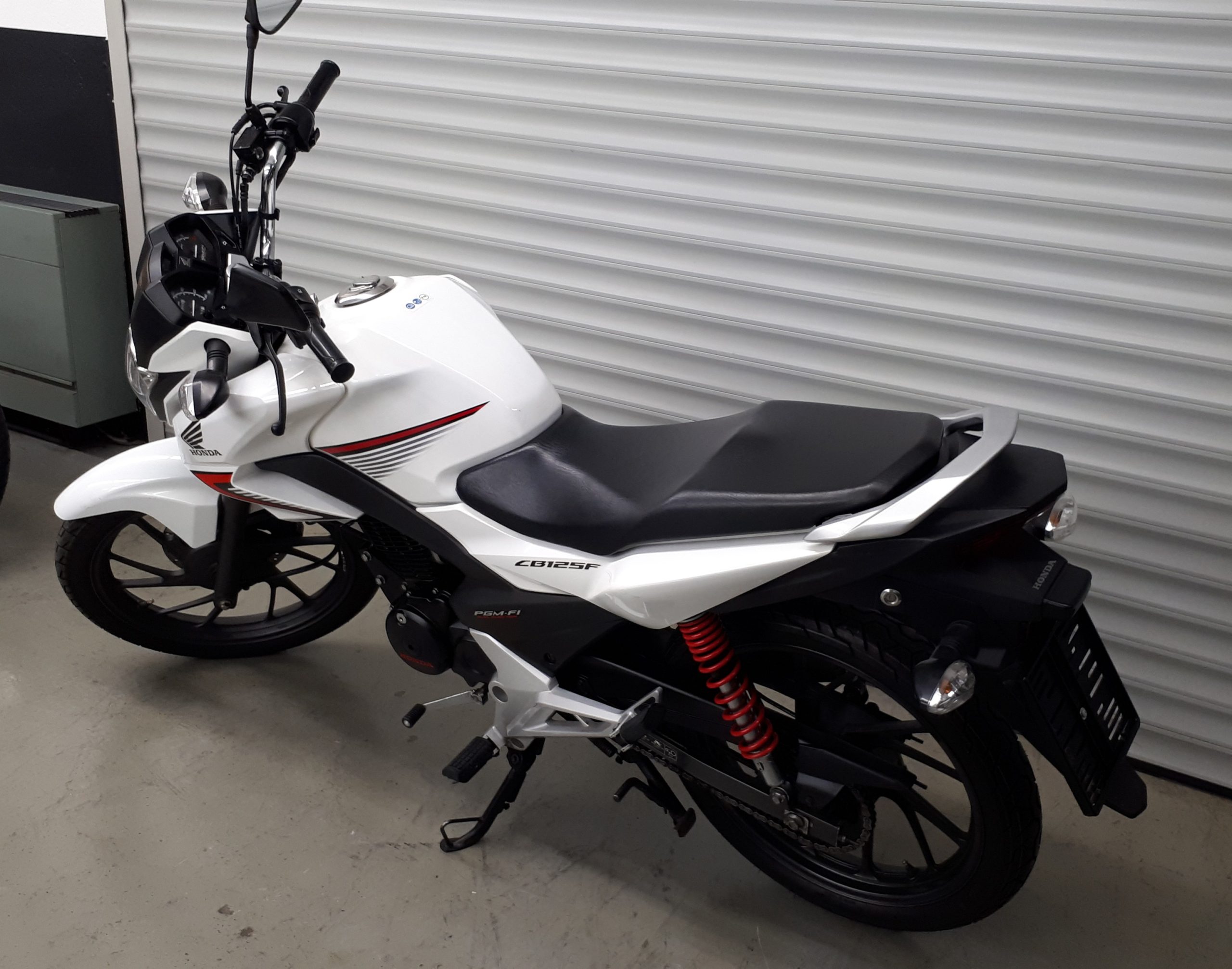 
								Honda CBF 125 F vollständig									