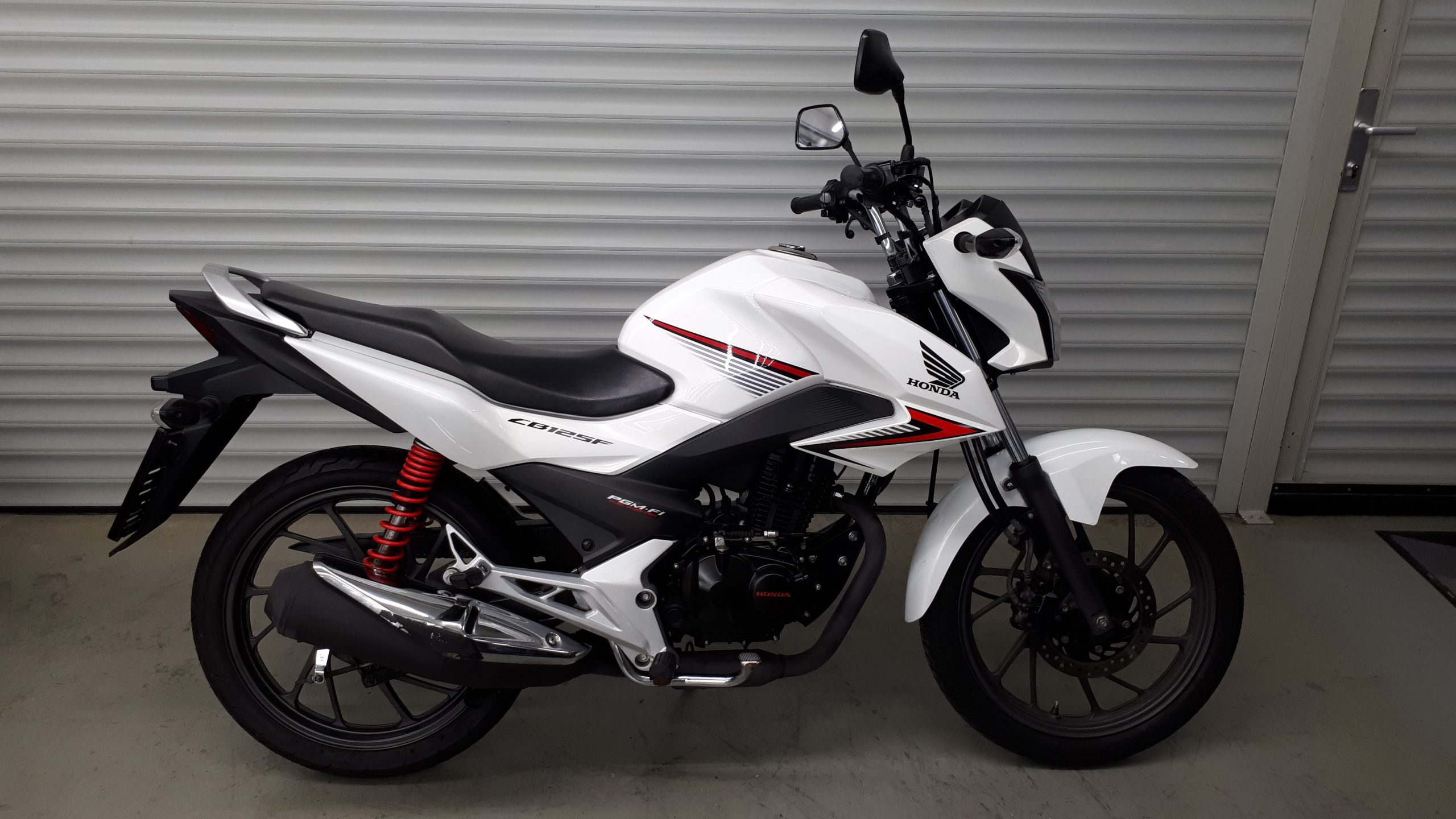 
								Honda CBF 125 F vollständig									
