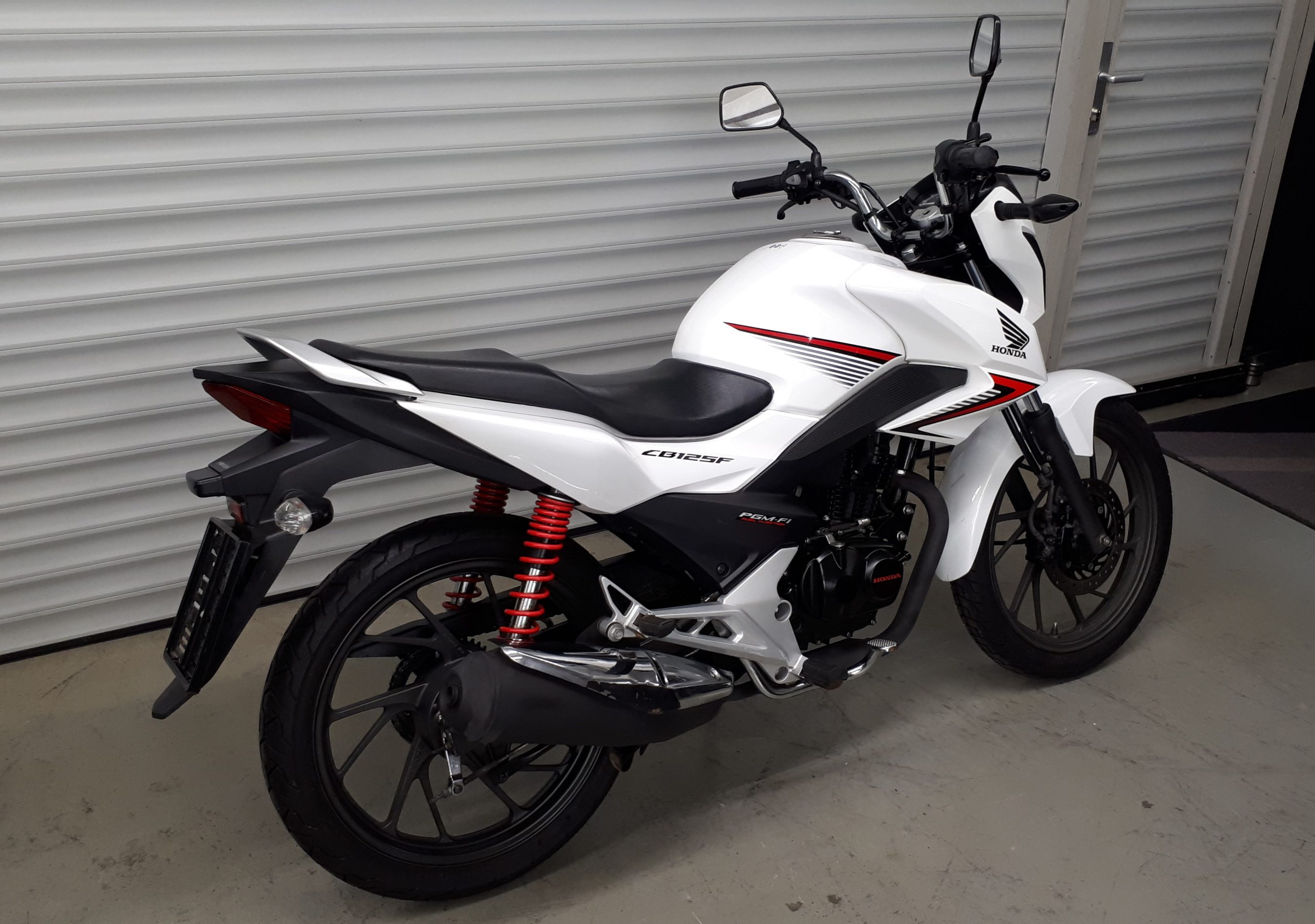 
								Honda CBF 125 F vollständig									
