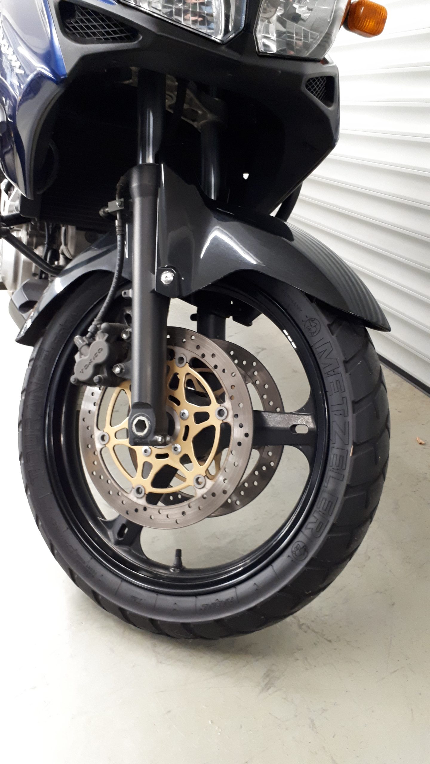 
								SUZUKI DL 1000 vollständig									