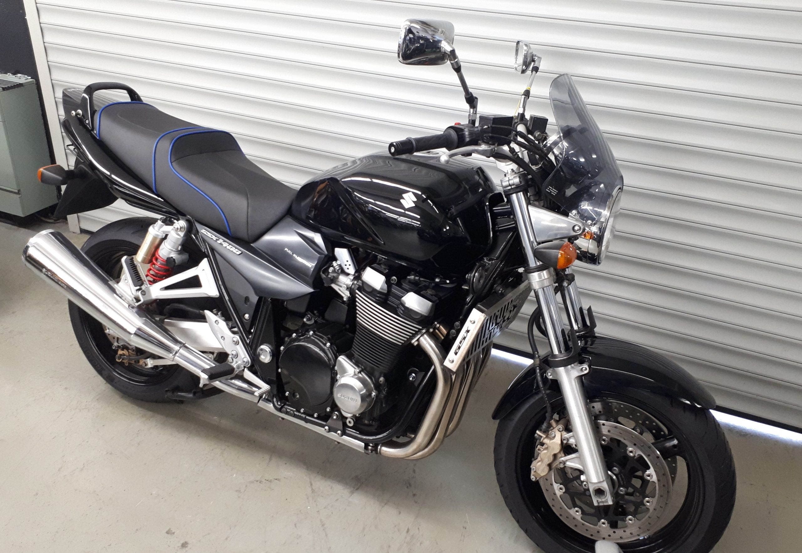 
								SUZUKI GSX 1400 vollständig									