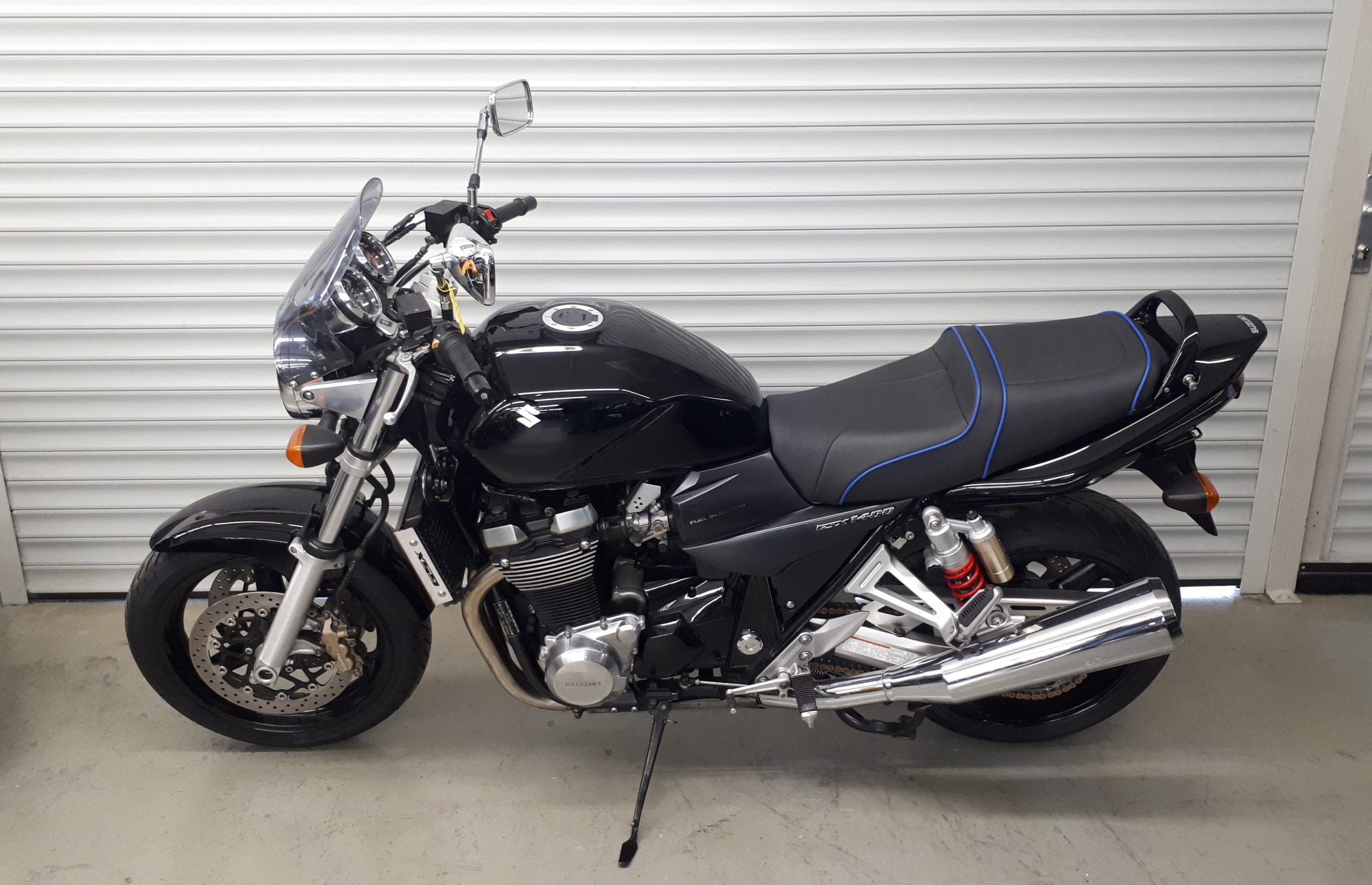 
								SUZUKI GSX 1400 vollständig									