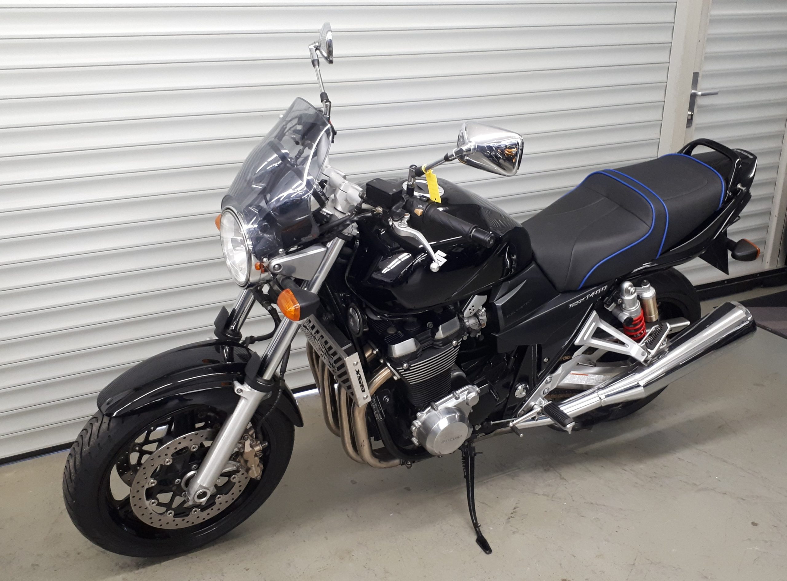 
								SUZUKI GSX 1400 vollständig									