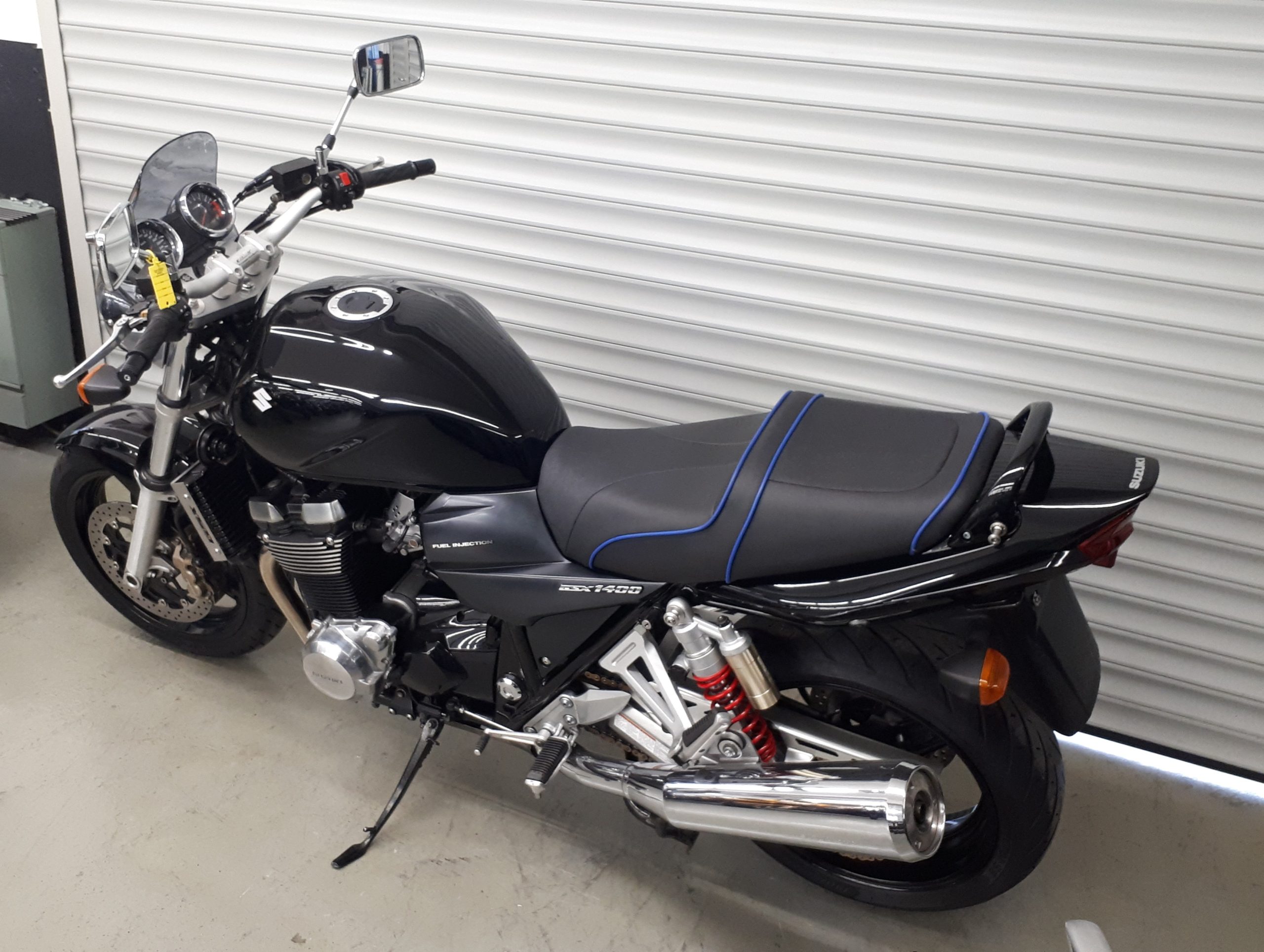 
								SUZUKI GSX 1400 vollständig									