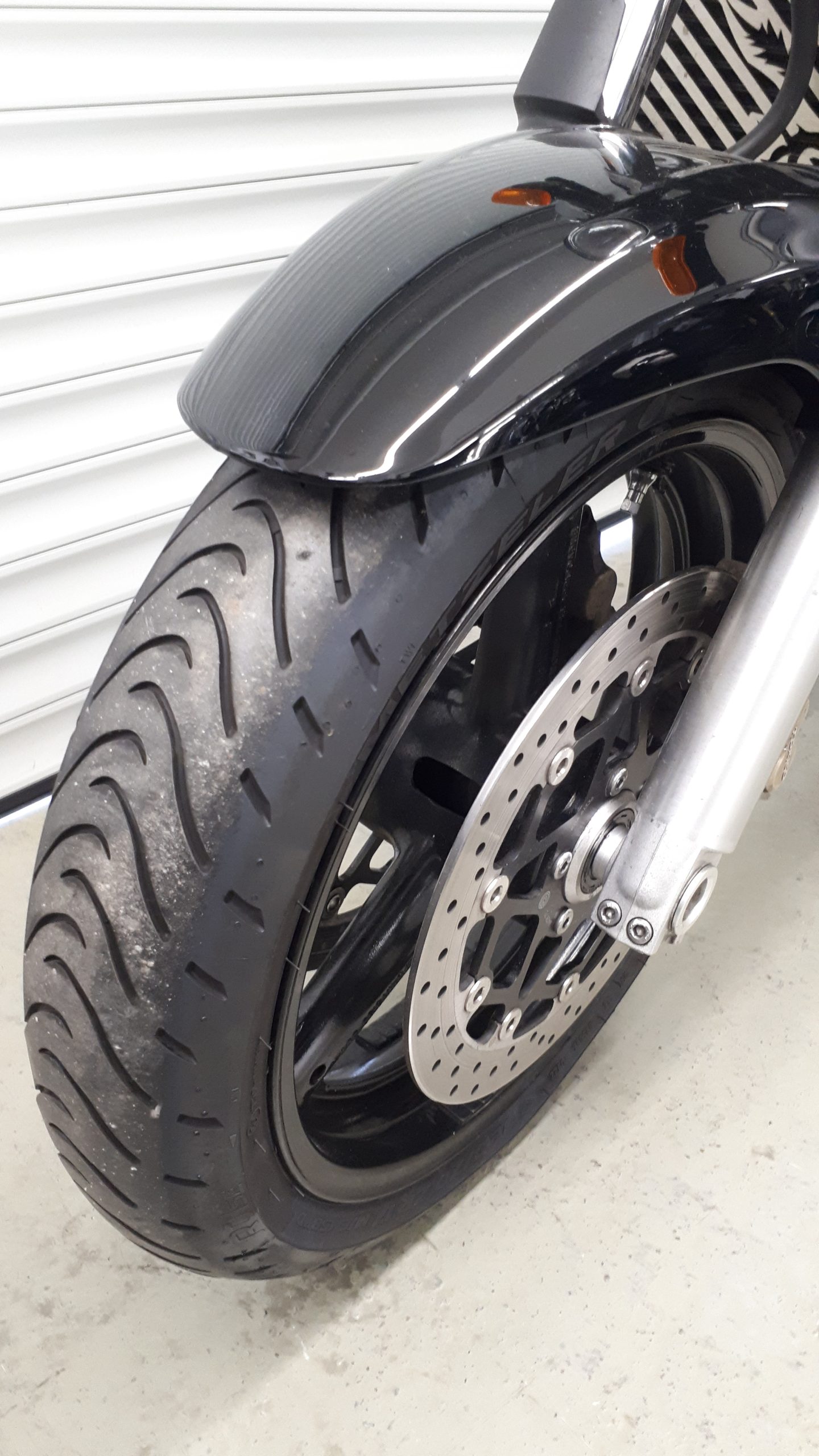 
								SUZUKI GSX 1400 vollständig									