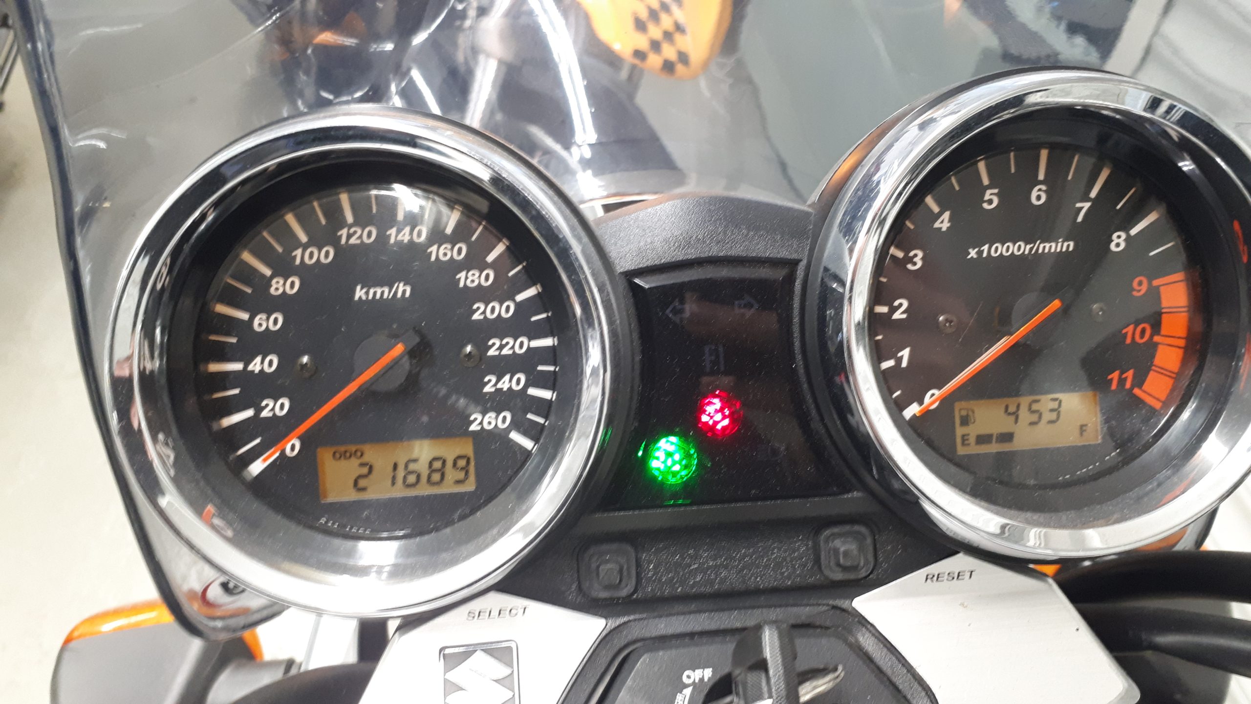 
								SUZUKI GSX 1400 vollständig									