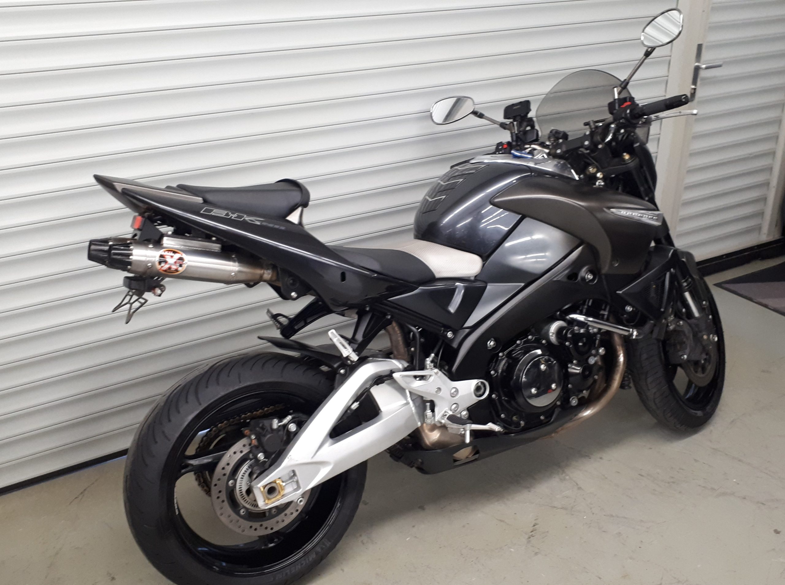 
								SUZUKI GSX 1300 vollständig									