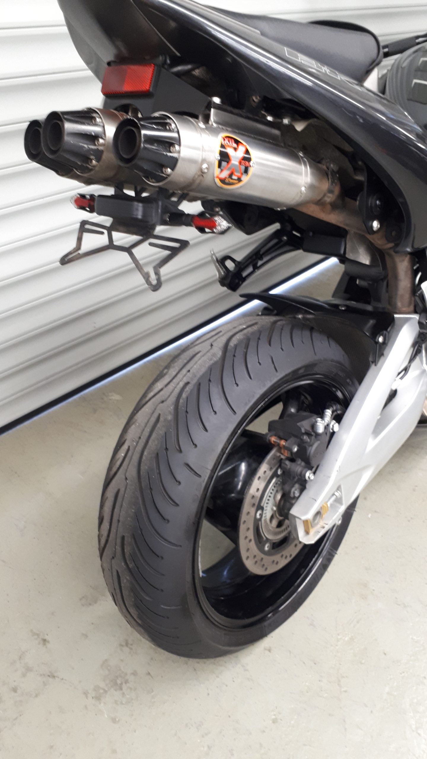 
								SUZUKI GSX 1300 vollständig									