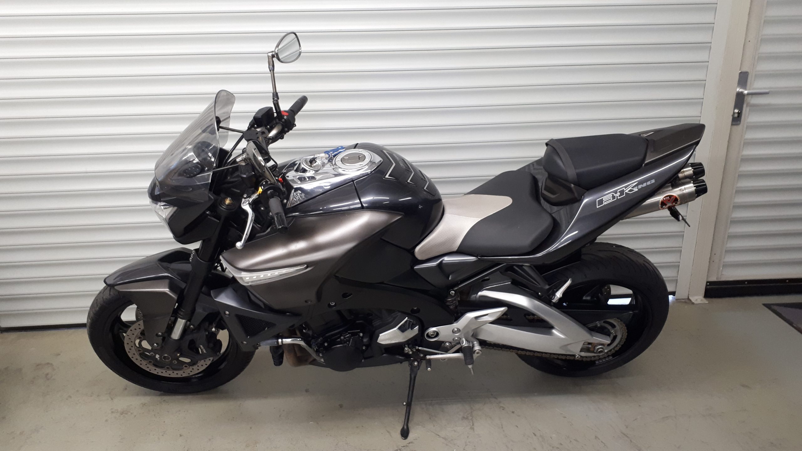
								SUZUKI GSX 1300 vollständig									