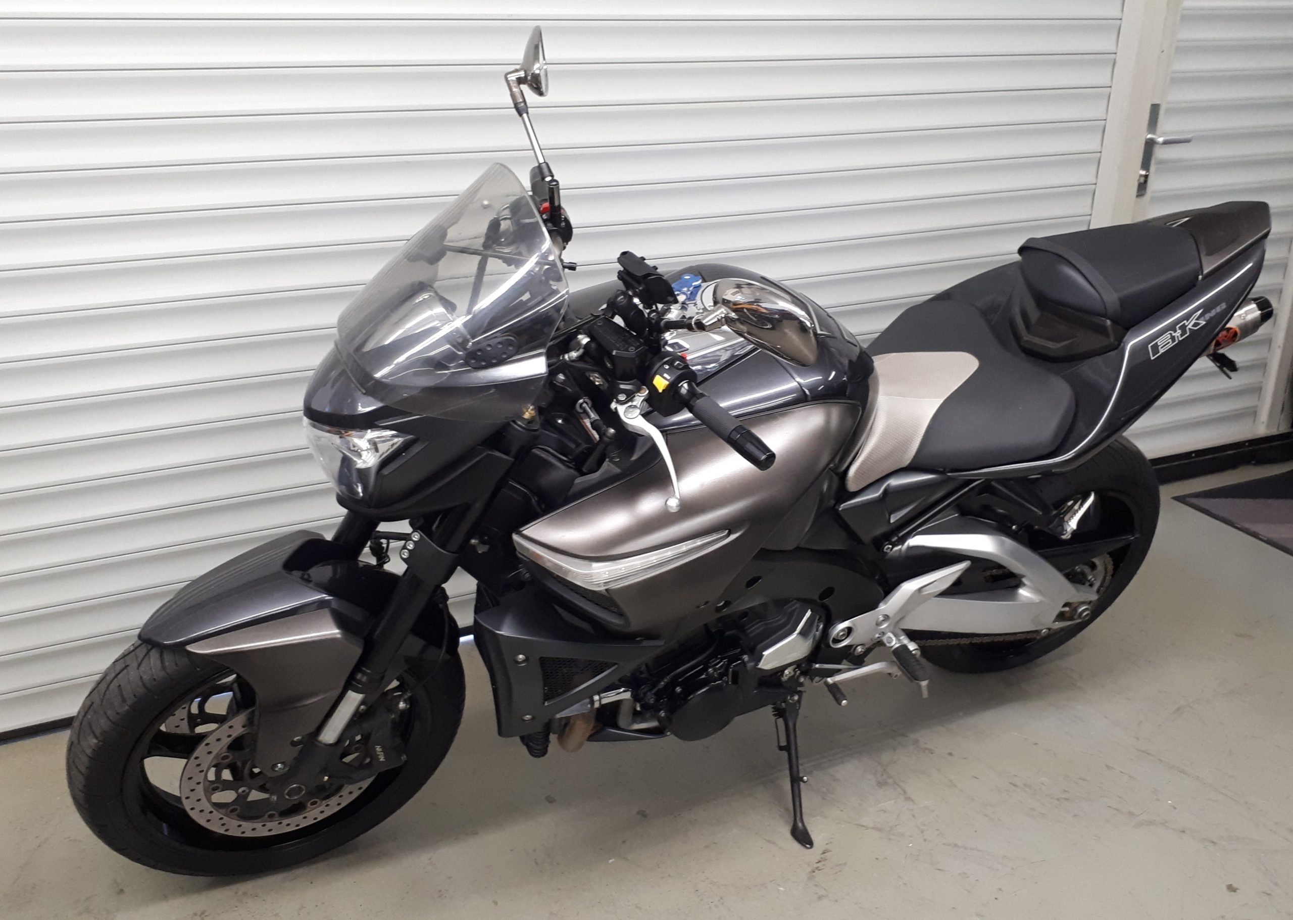 
								SUZUKI GSX 1300 vollständig									