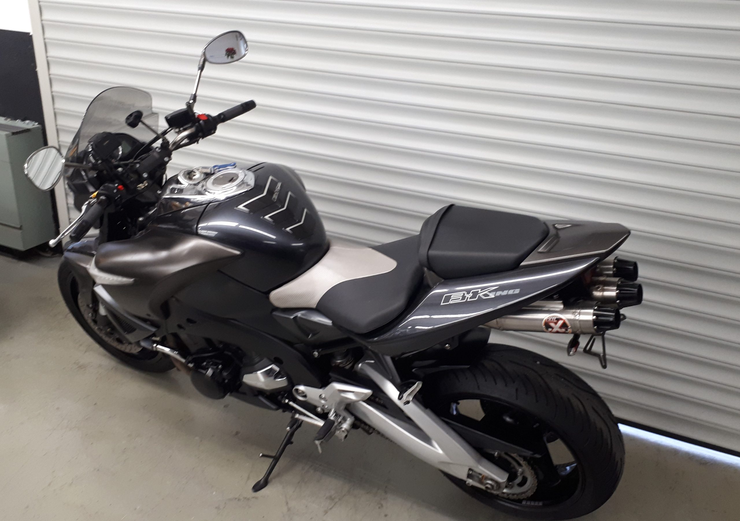 
								SUZUKI GSX 1300 vollständig									