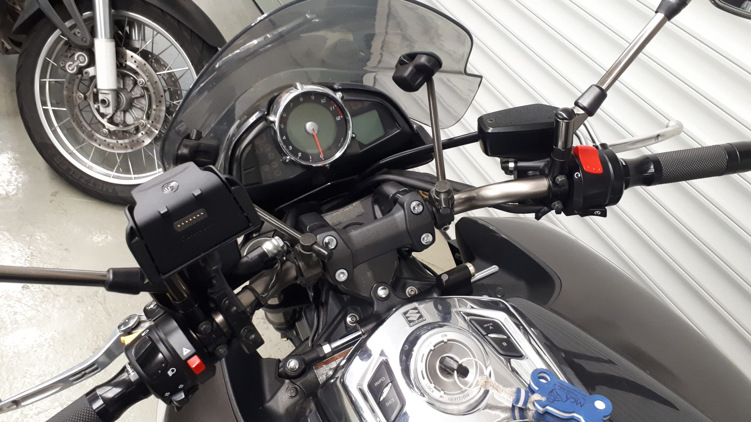 
								SUZUKI GSX 1300 vollständig									