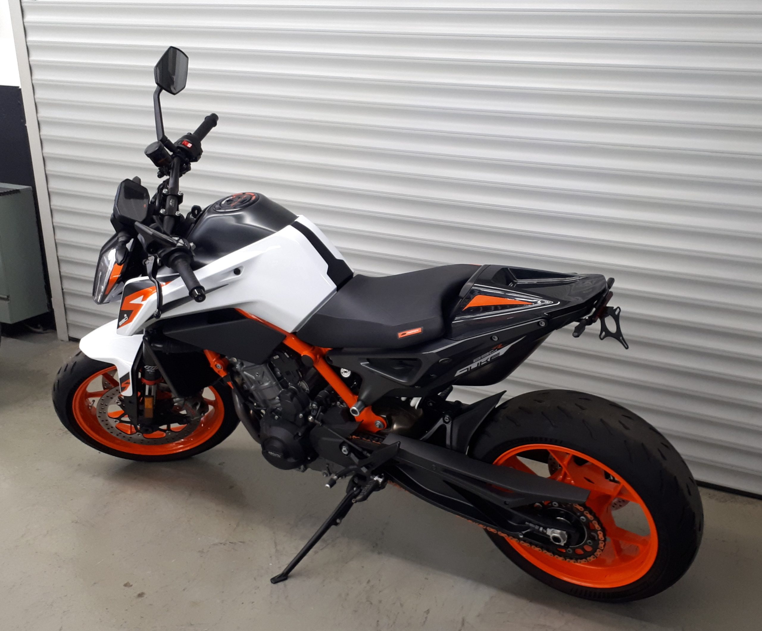 
								KTM 890 DUKE R vollständig									