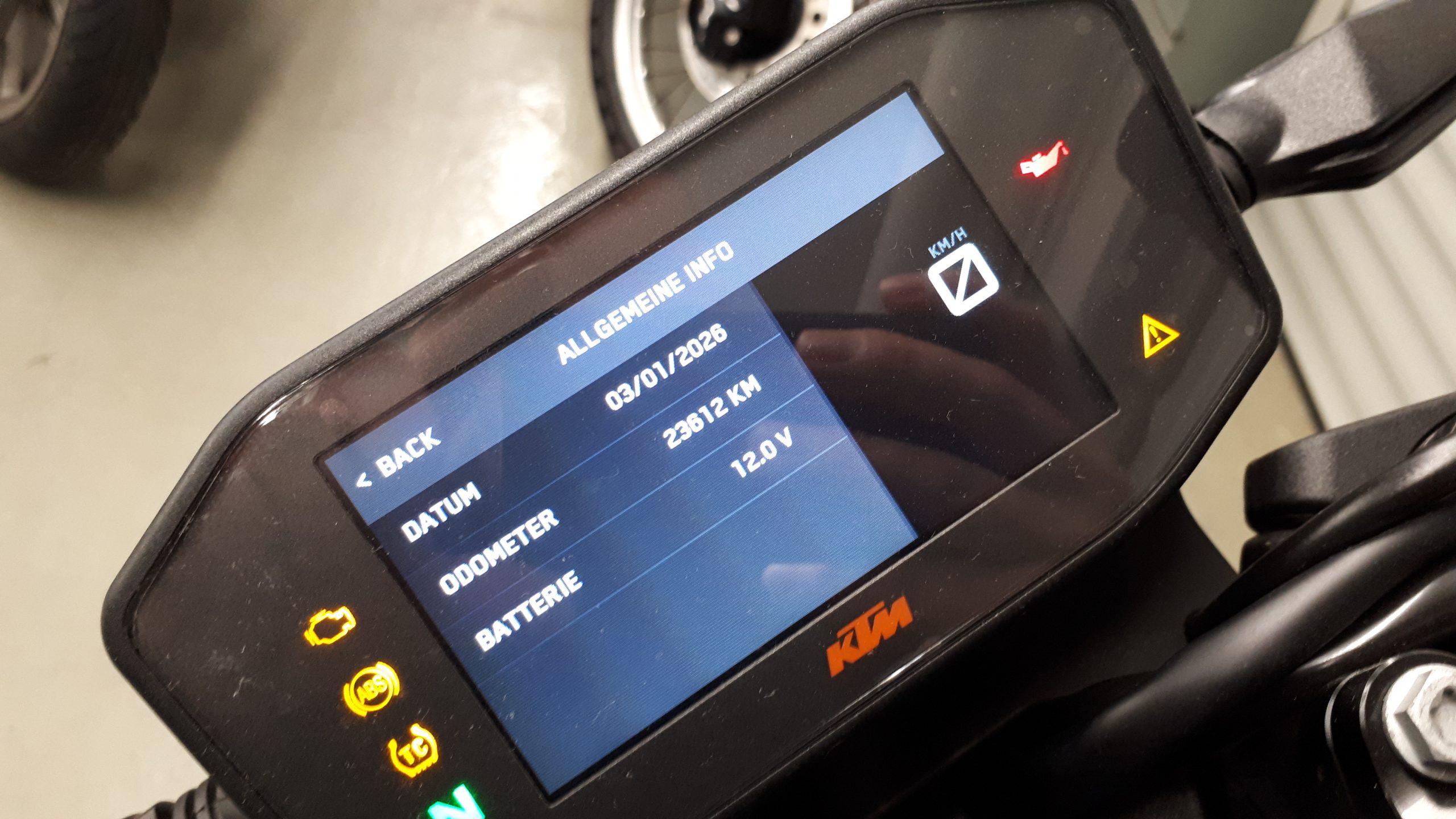 
								KTM 890 DUKE R vollständig									