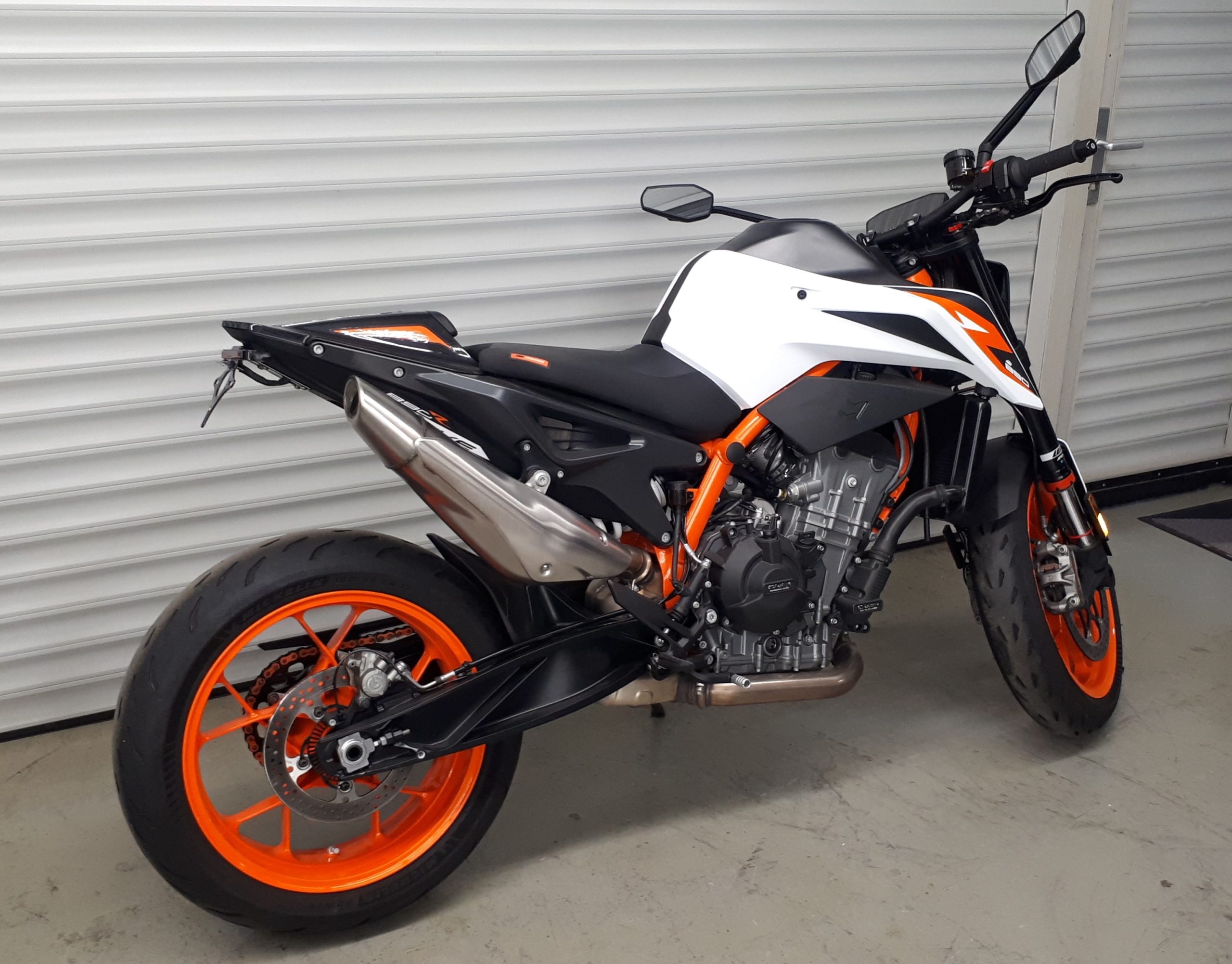 
								KTM 890 DUKE R vollständig									