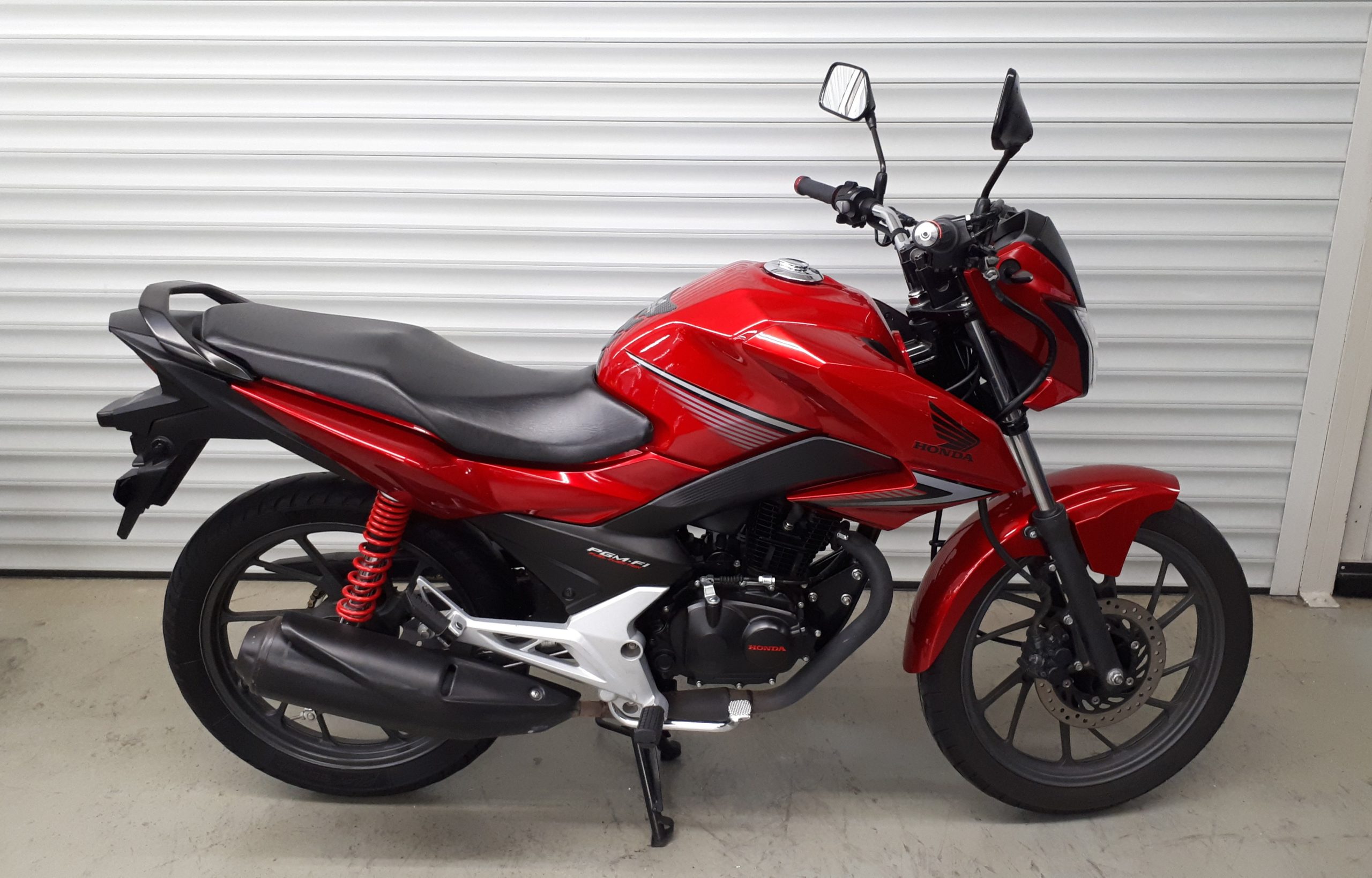 
								HONDA CB 125 F vollständig									