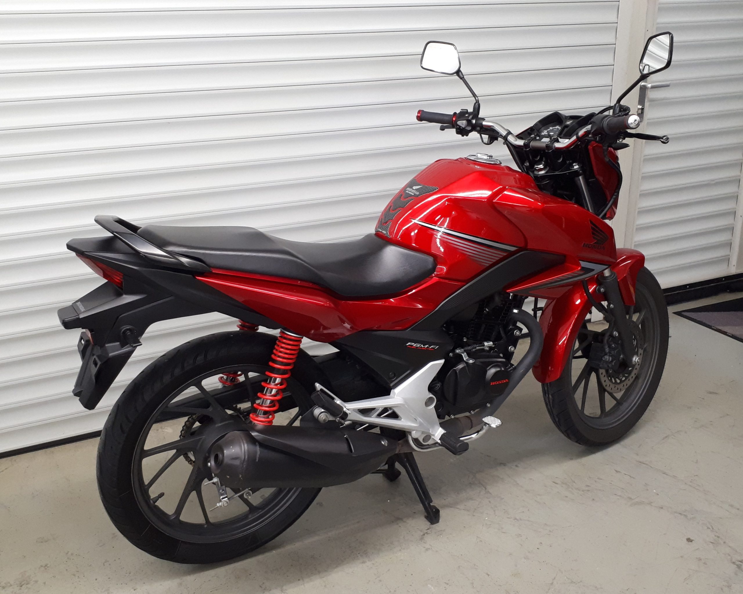 
								HONDA CB 125 F vollständig									