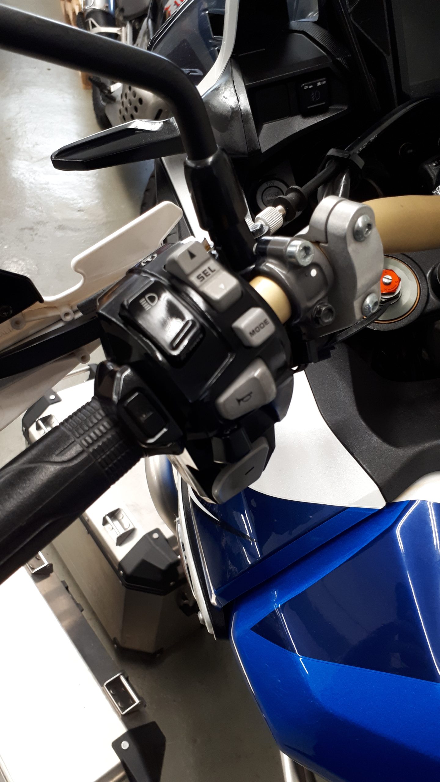 
								HONDA CRF 1000 DCT vollständig									