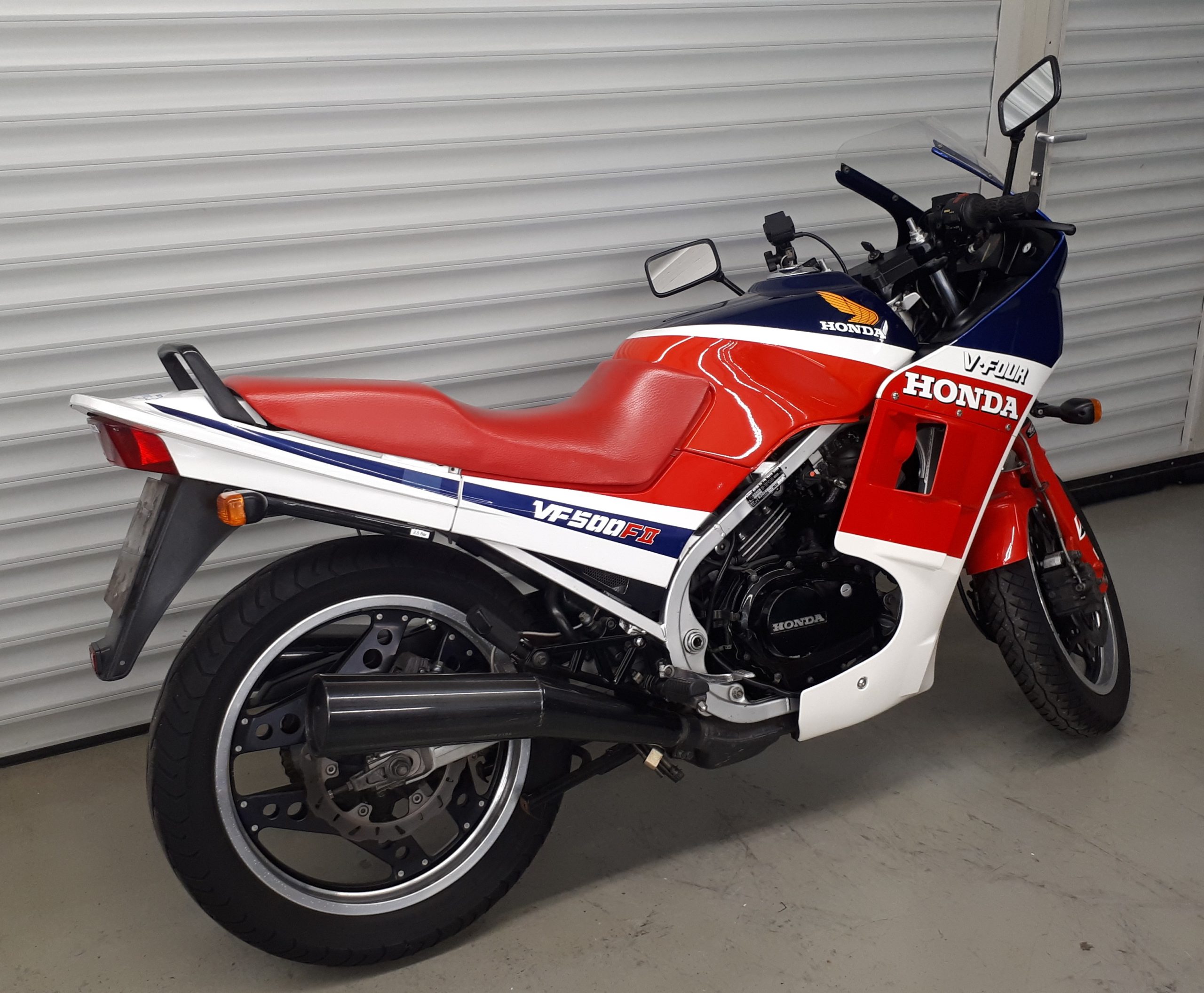 
								HONDA VF 500 F 2 vollständig									
