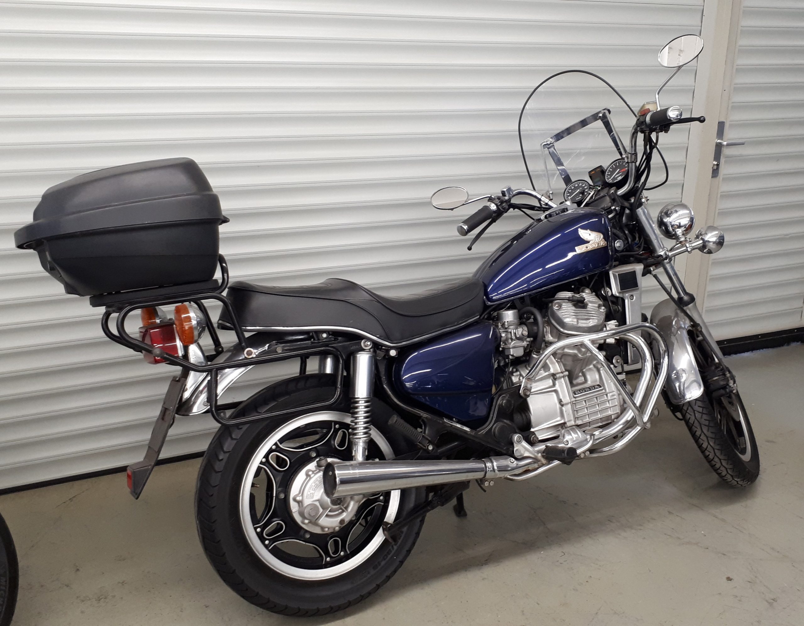 
								HONDA CX 500 vollständig									