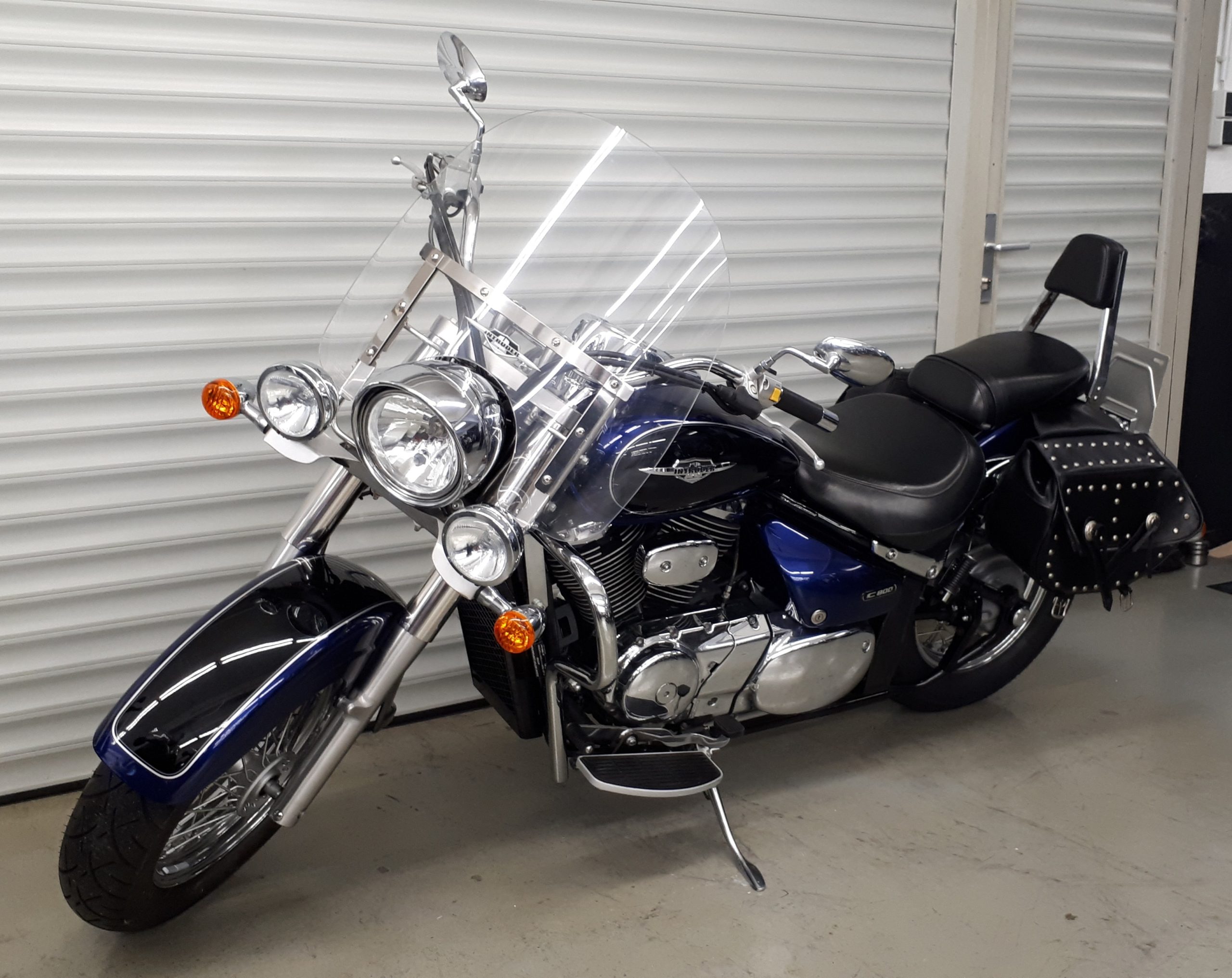 
								SUZUKI VL 800 vollständig									