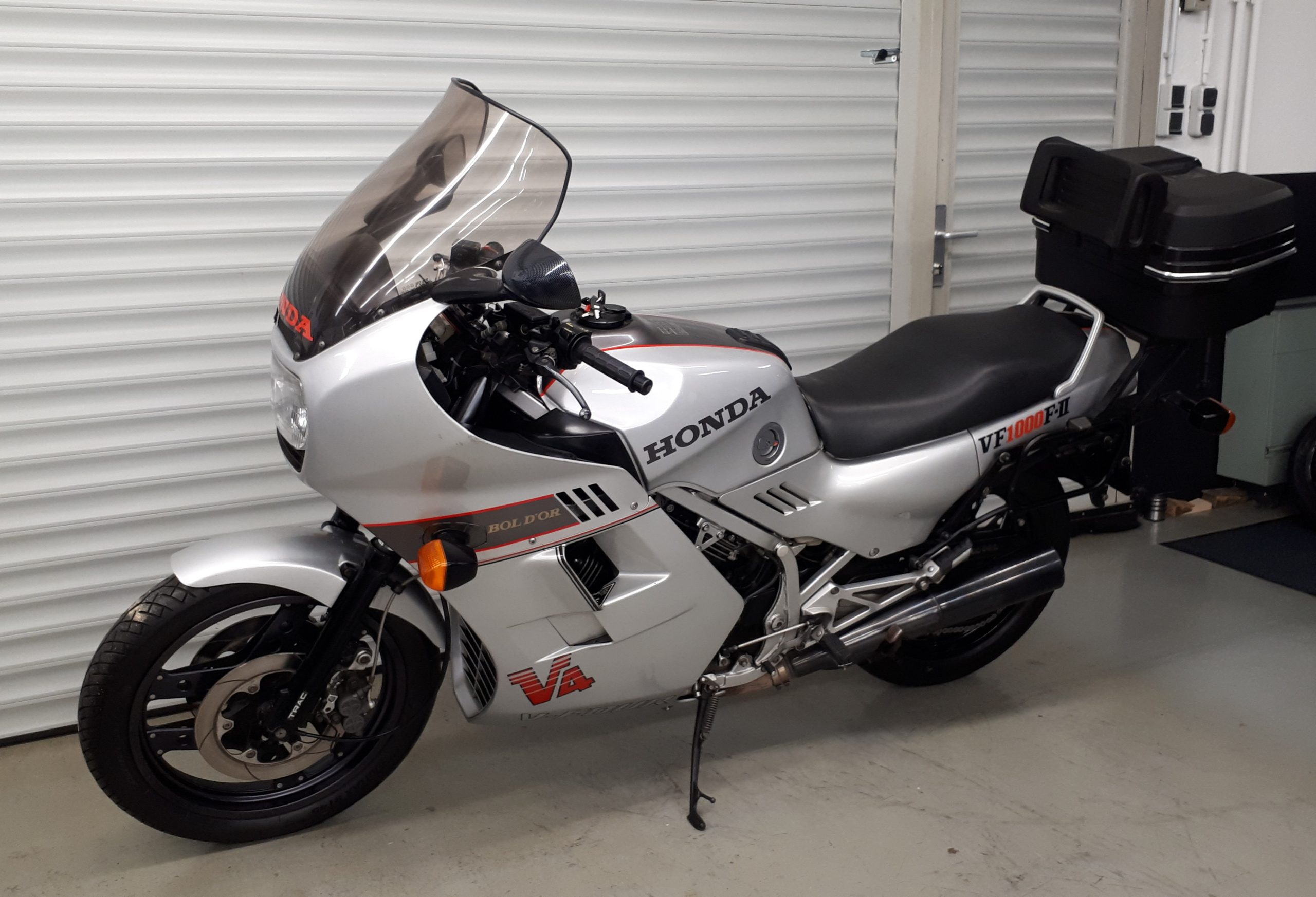 
								HONDA VF 1000 vollständig									