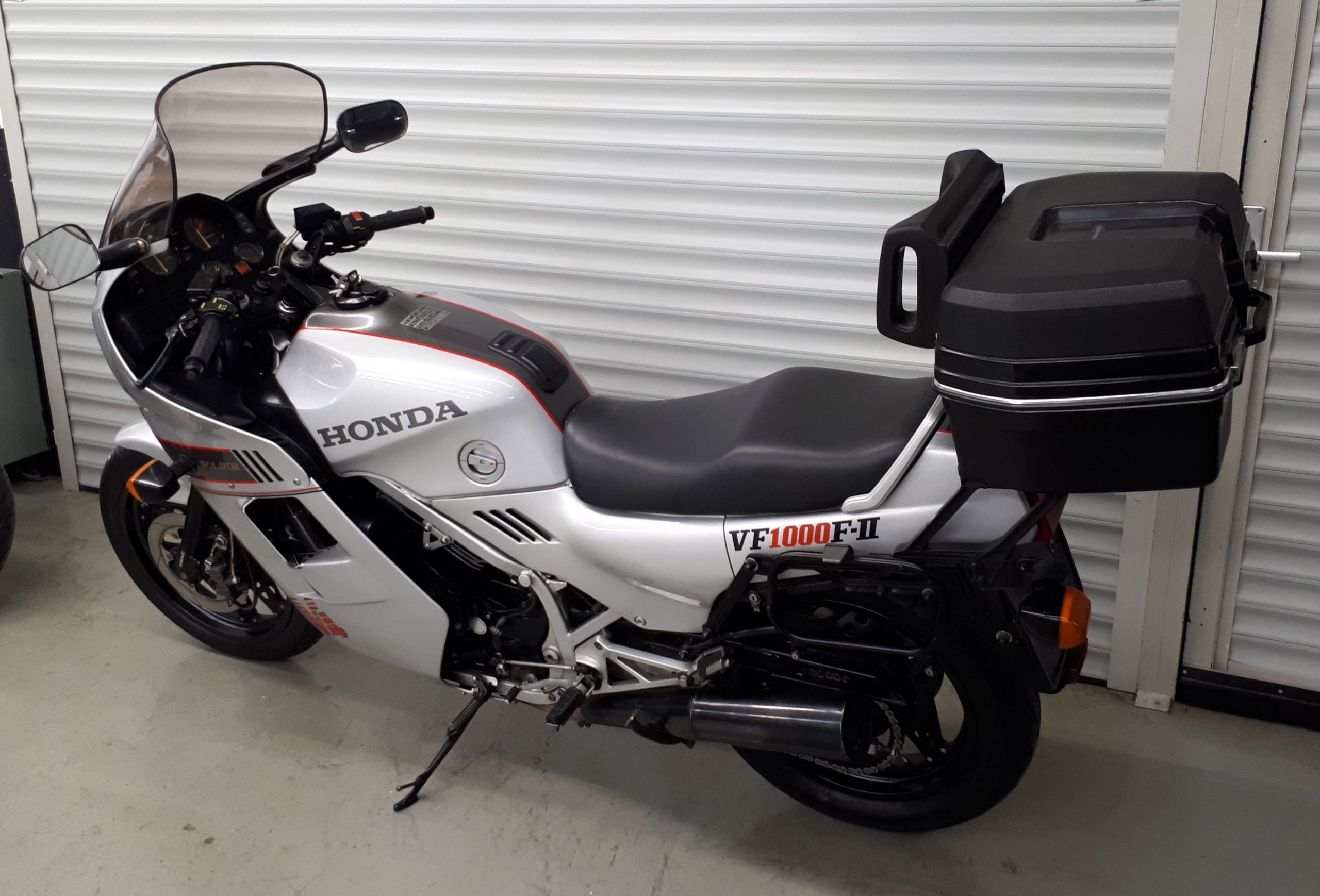 
								HONDA VF 1000 vollständig									