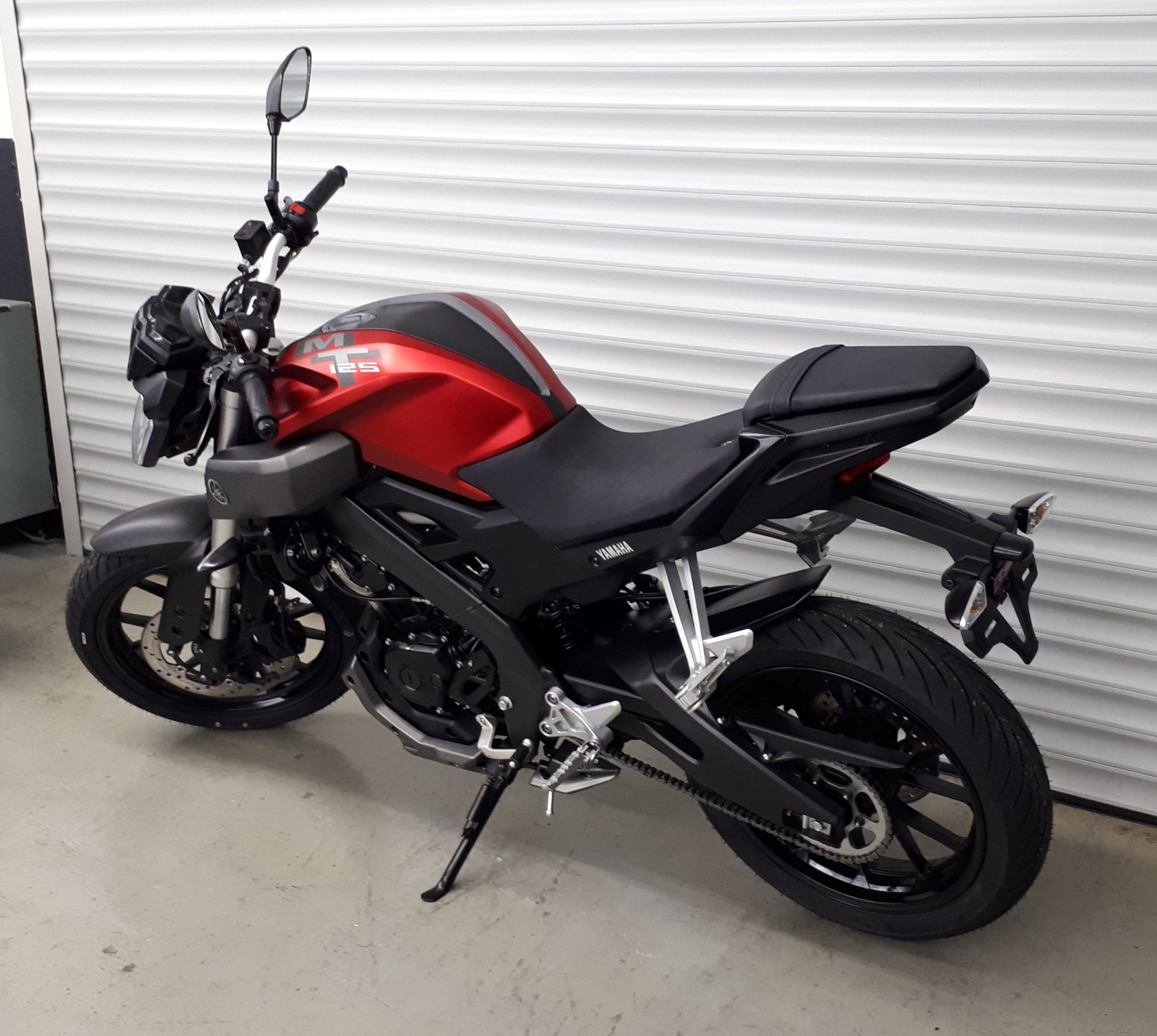 
								YAMAHA MT-125 vollständig									