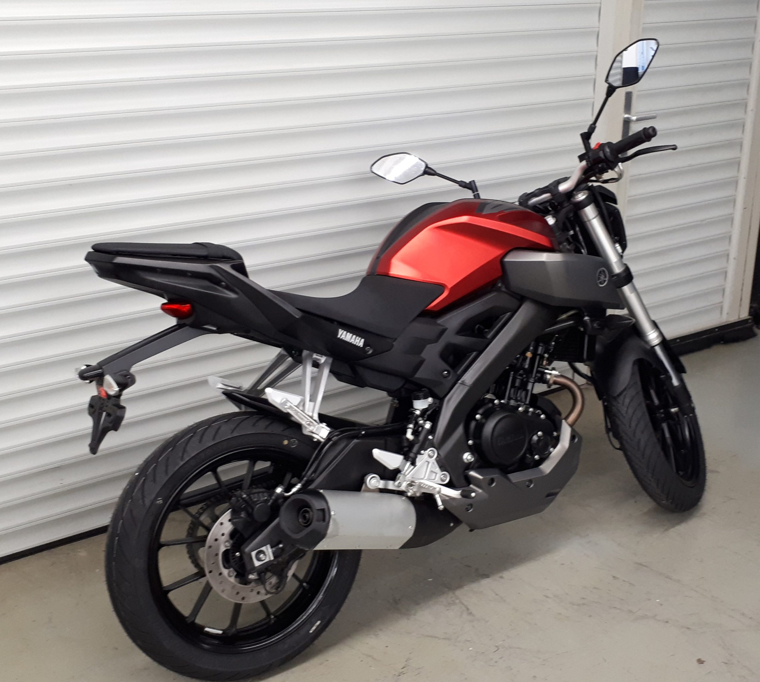 
								YAMAHA MT-125 vollständig									