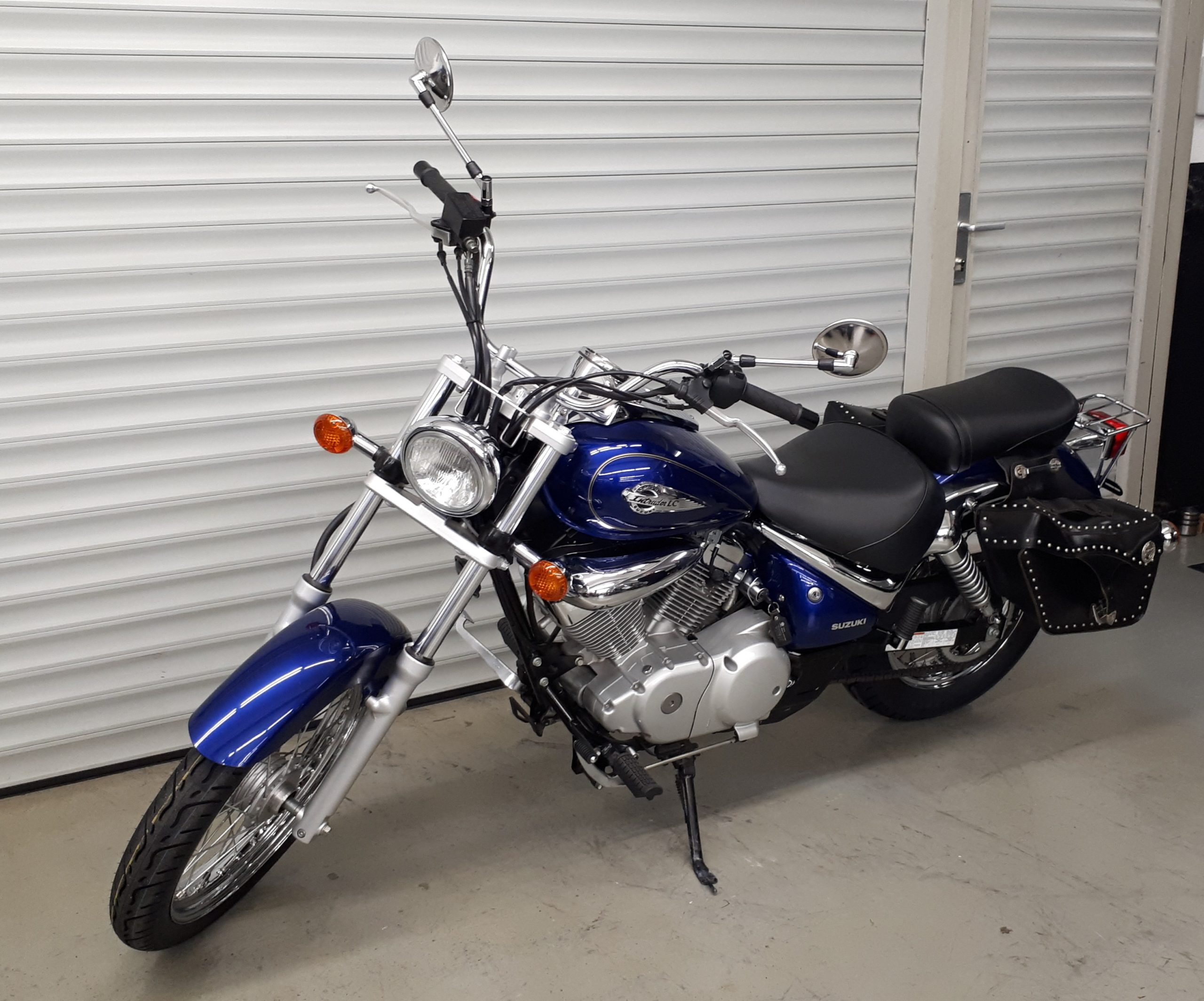 
								SUZUKI VL 125 vollständig									
